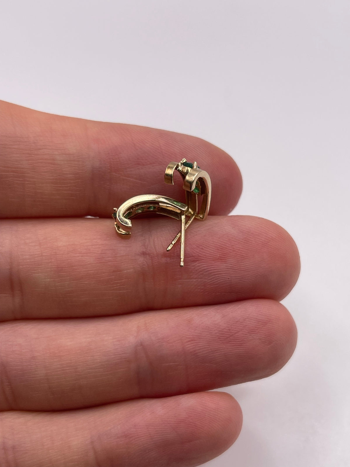 9ct gold emerald earrings