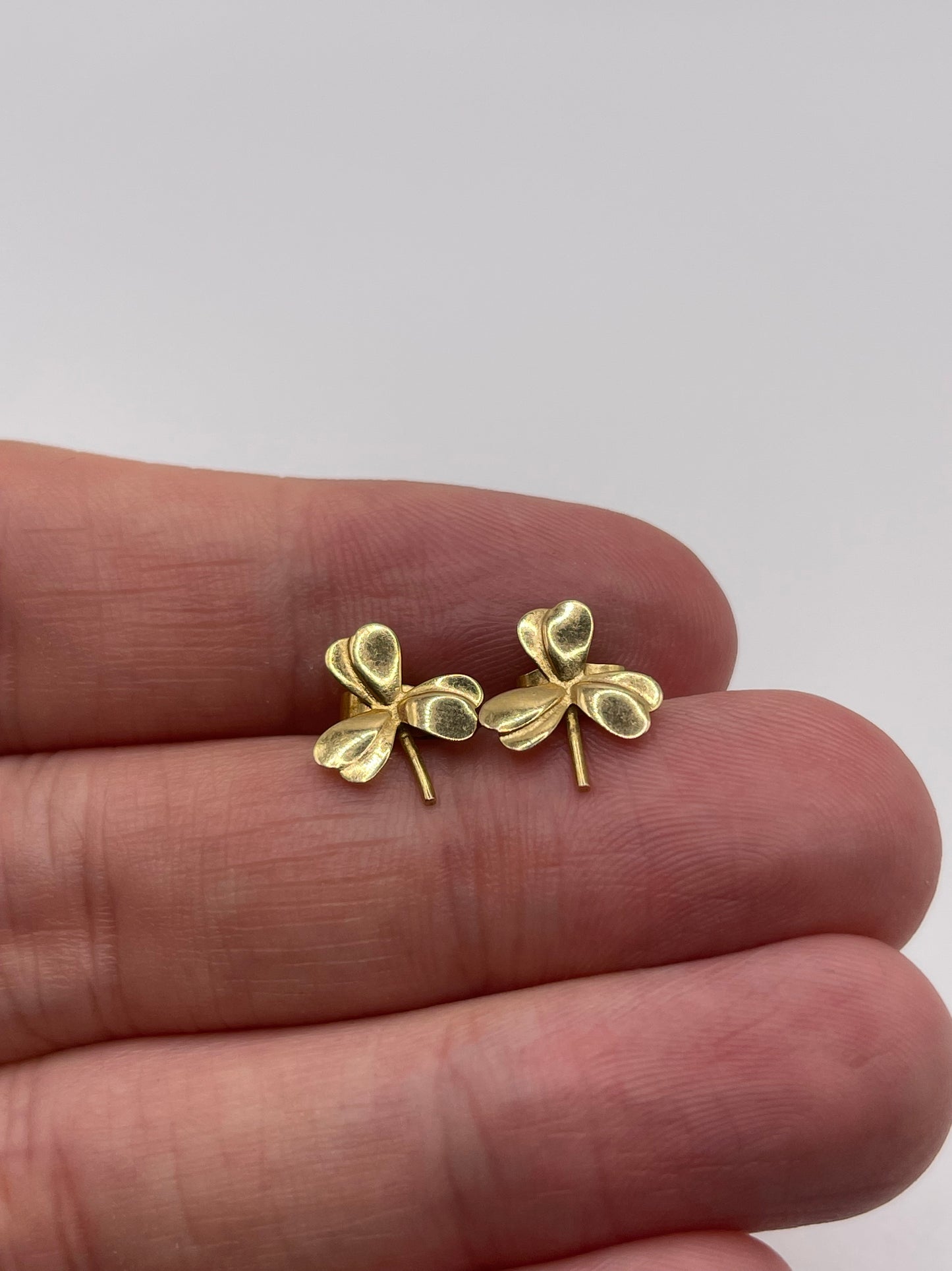 9ct gold clover earrings