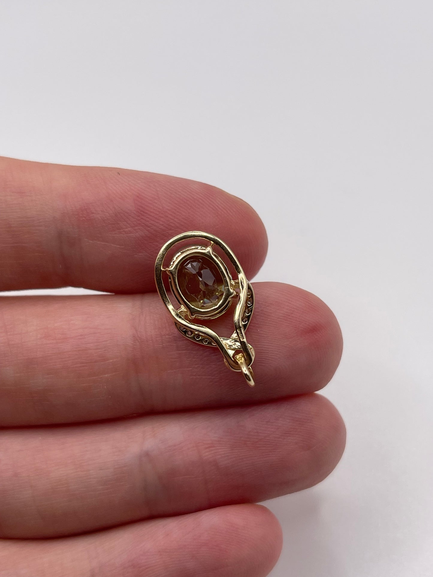 9ct gold peridot and diamond pendant