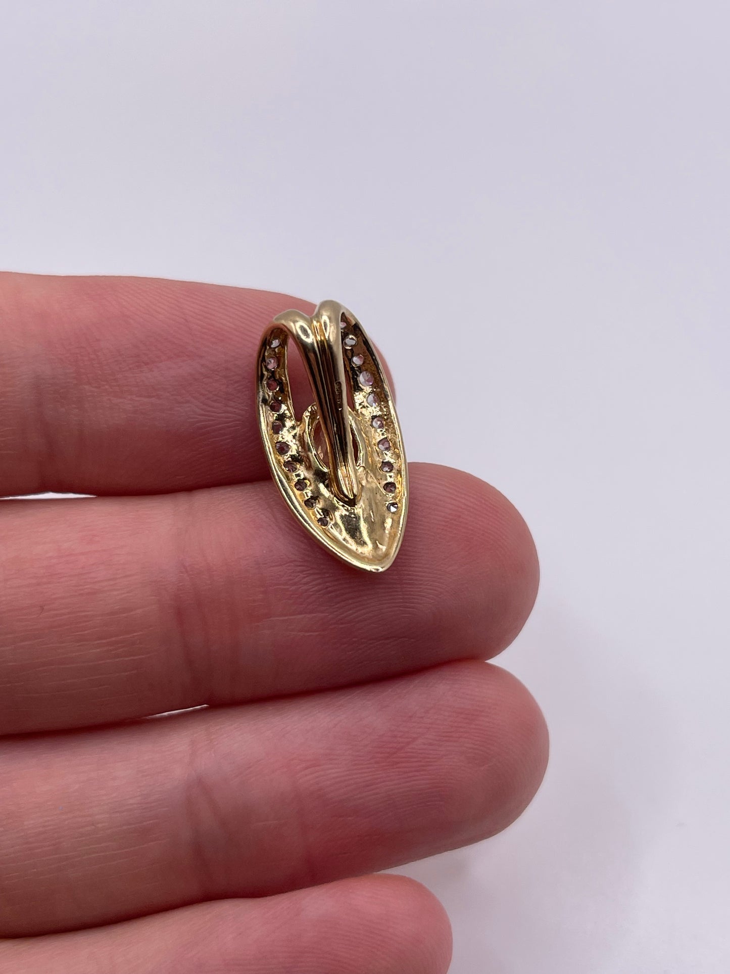 9ct gold quartz and zircon pendant
