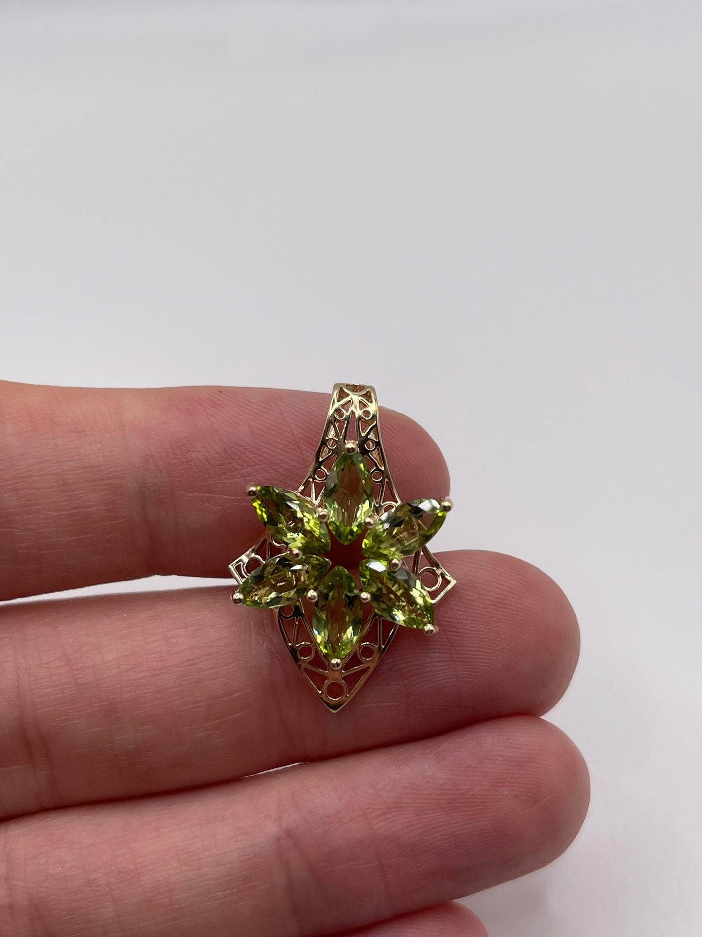 9ct gold peridot cluster pendant