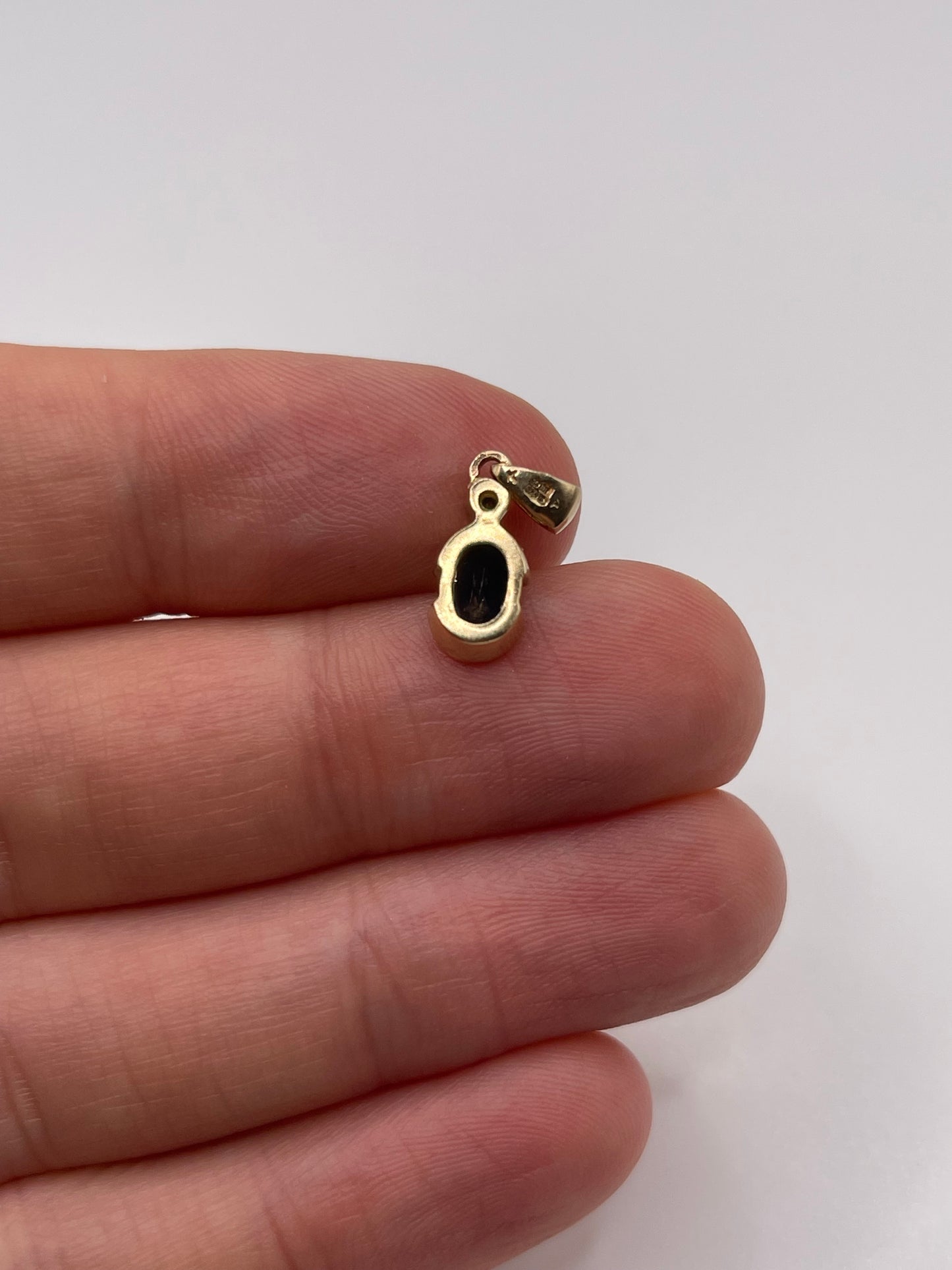 9ct gold sapphire and diamond pendant