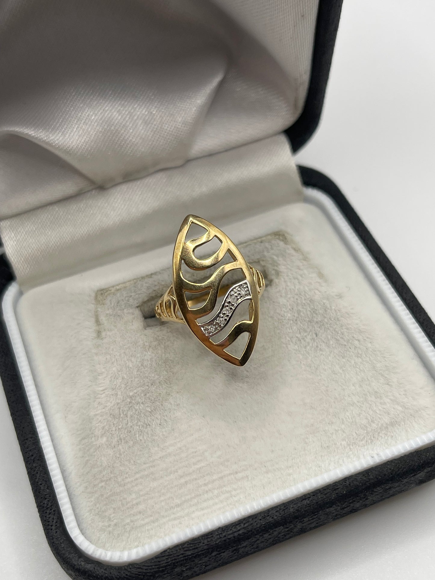 9ct gold diamond ring