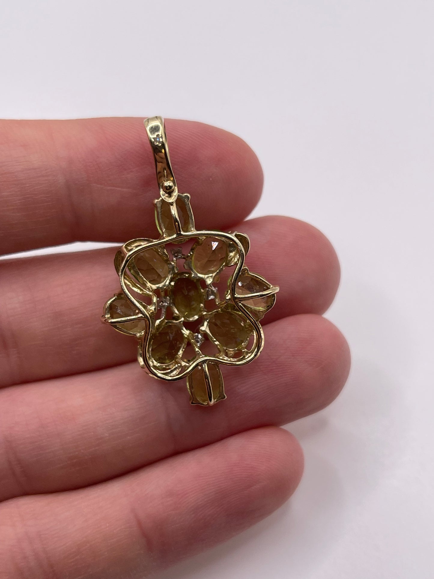 9ct gold peridot and diamond pendant