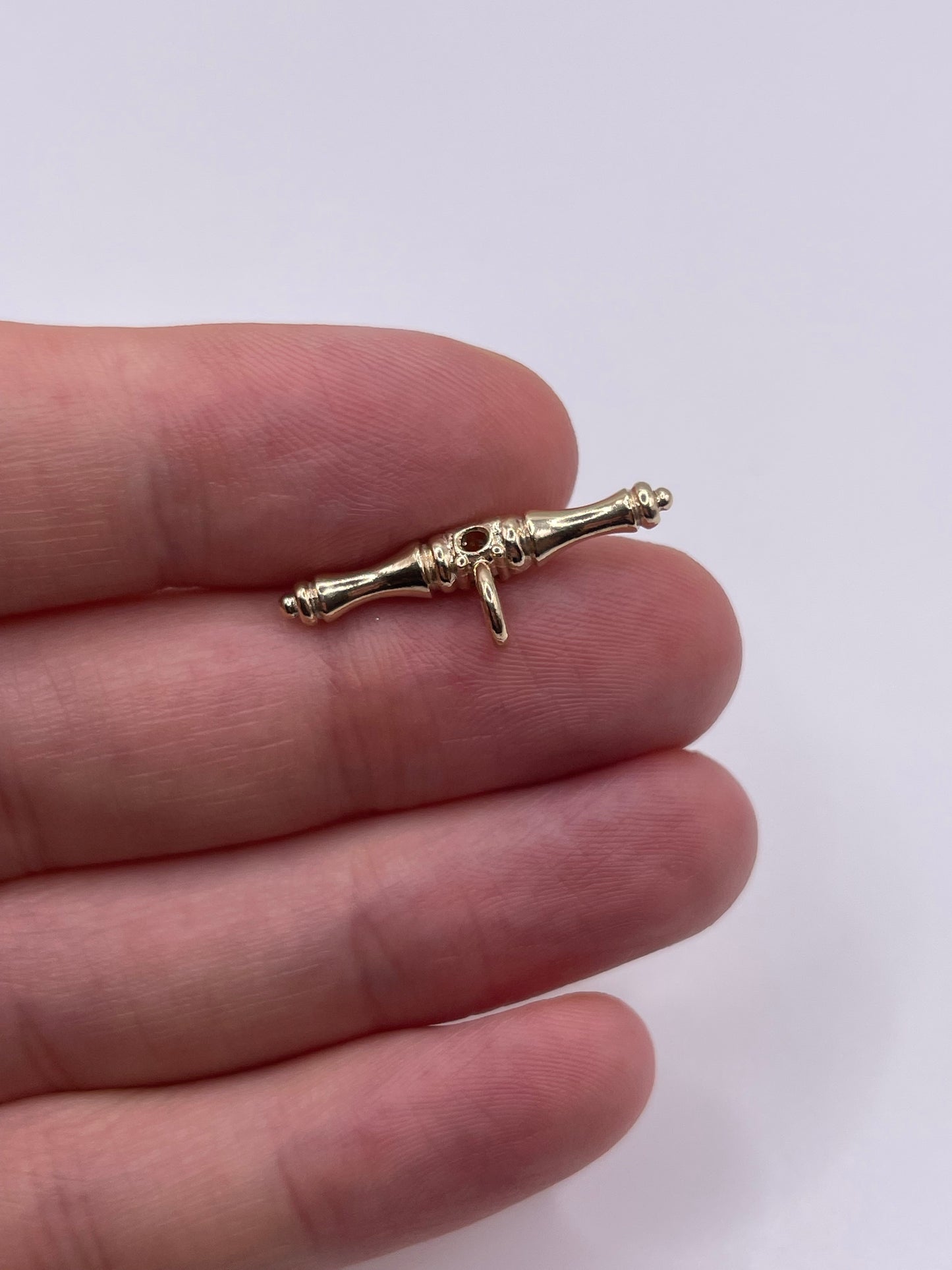 9ct gold citrine t bar pendant