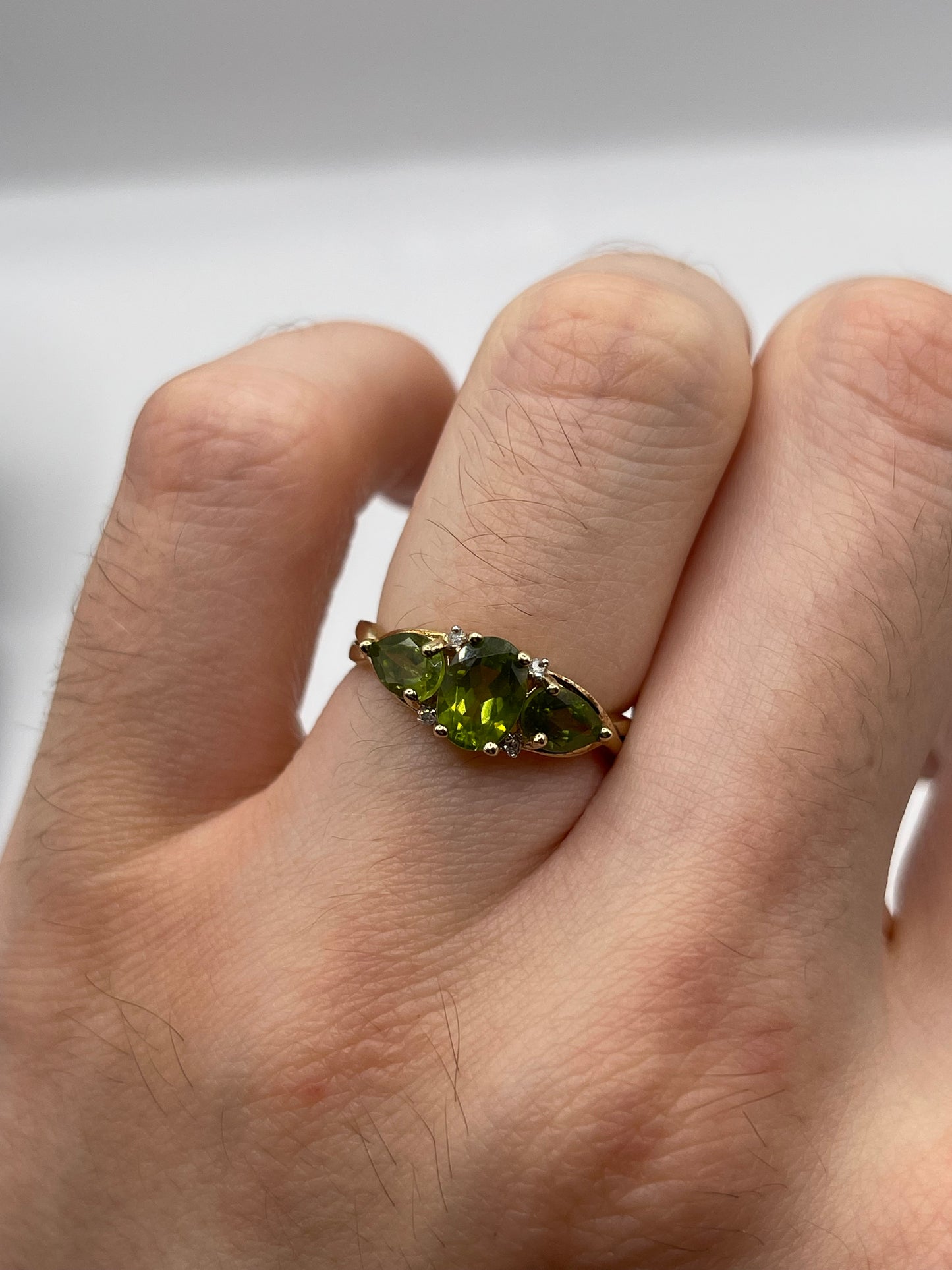 9ct gold peridot and diamond ring
