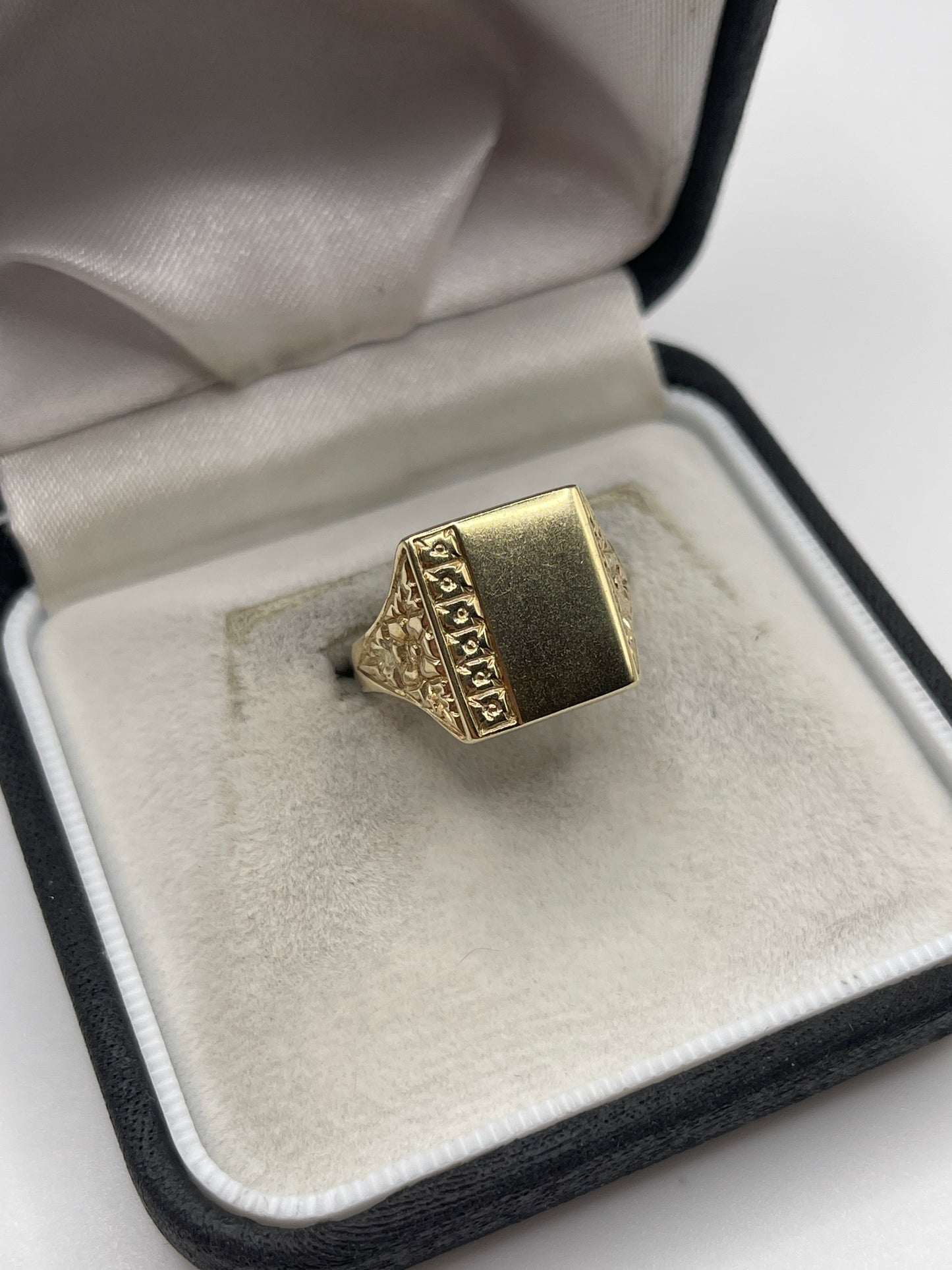 9ct gold signet ring