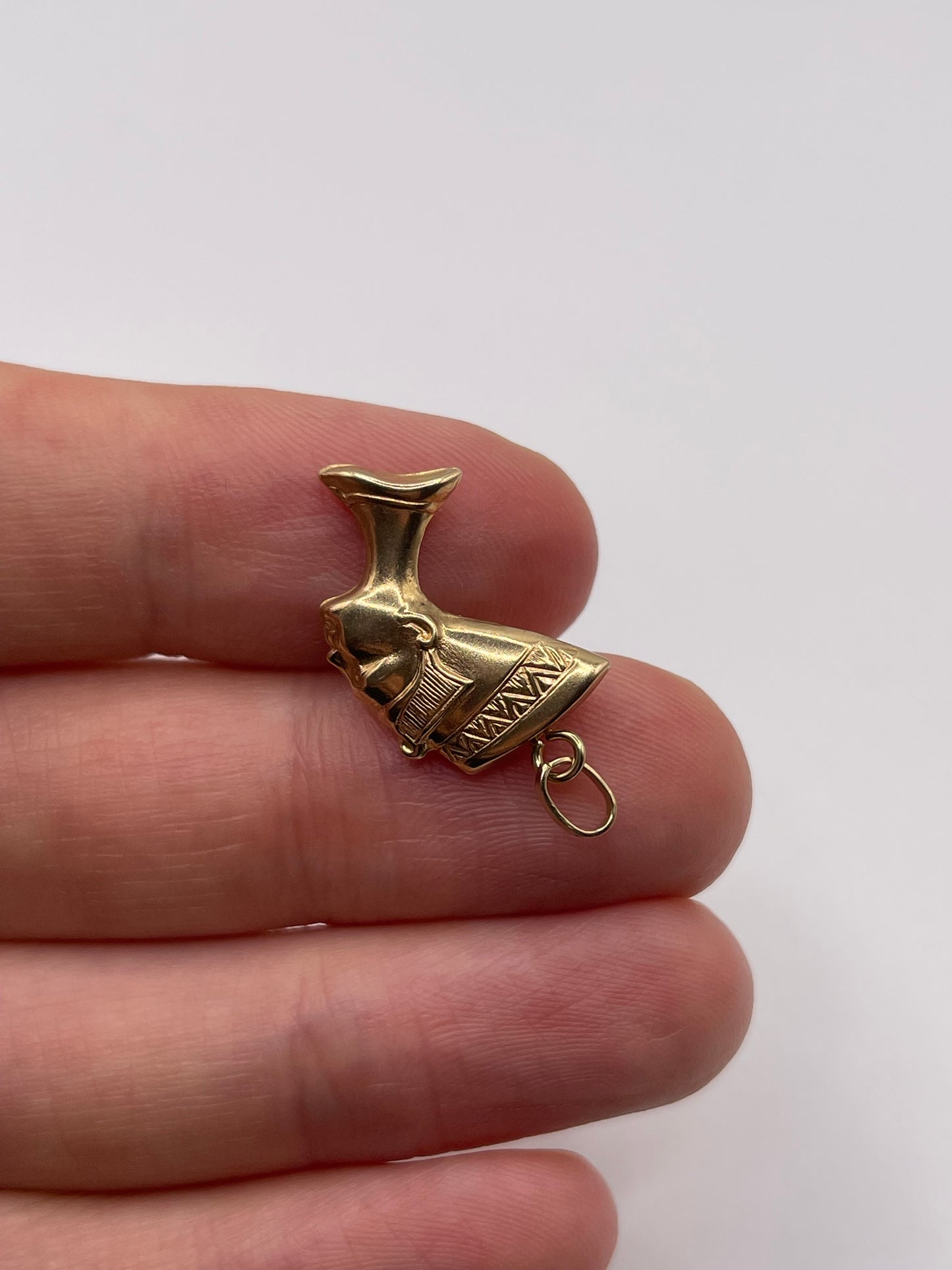 9ct gold Nefertiti charm
