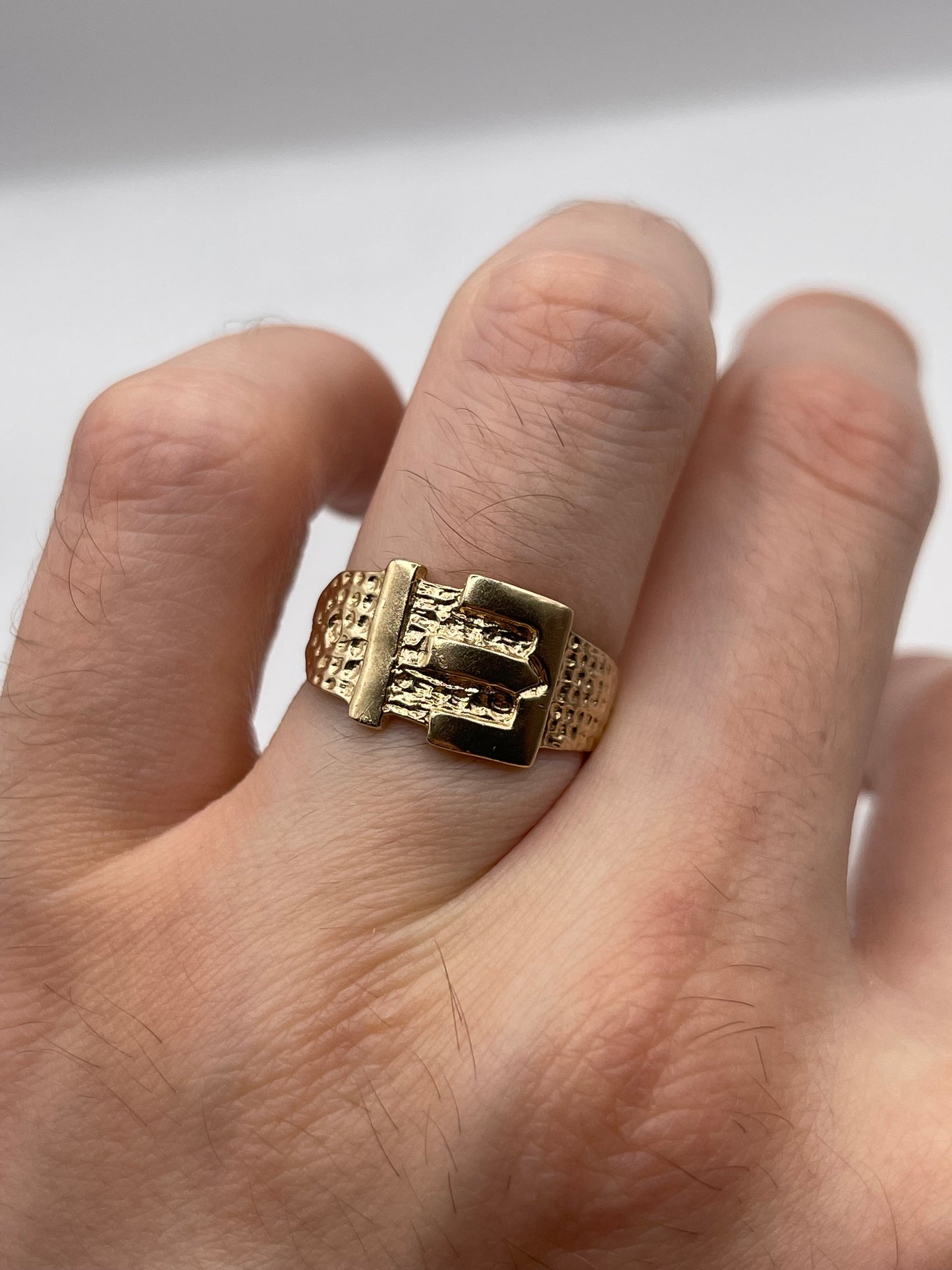9ct gold buckle ring