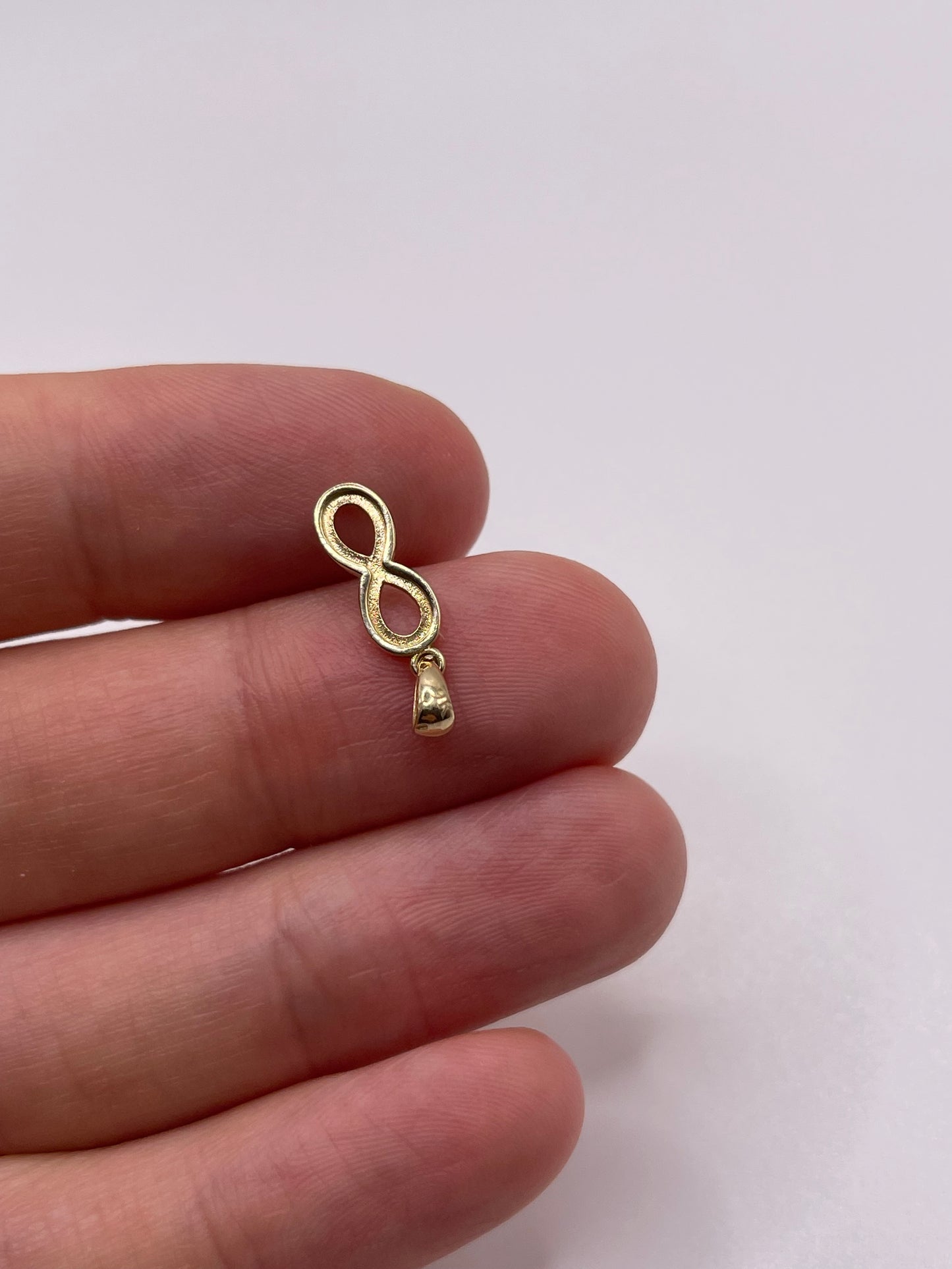 9ct gold infinity pendant