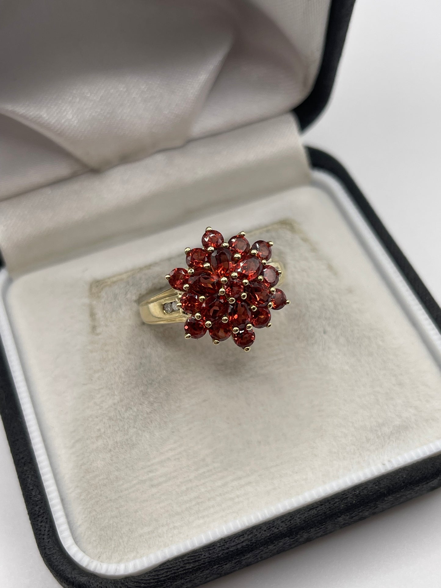 9ct gold garnet and diamond ring
