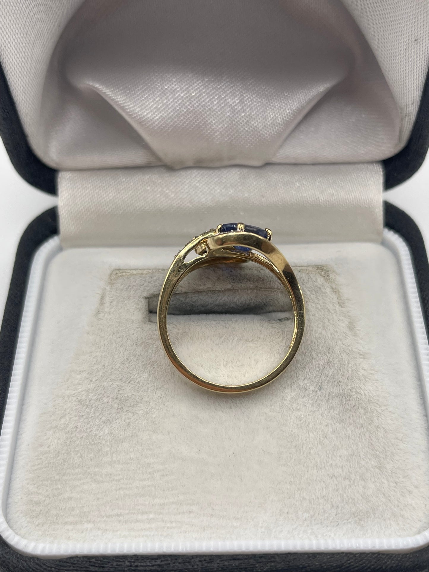 9ct gold kyanite and diamond ring