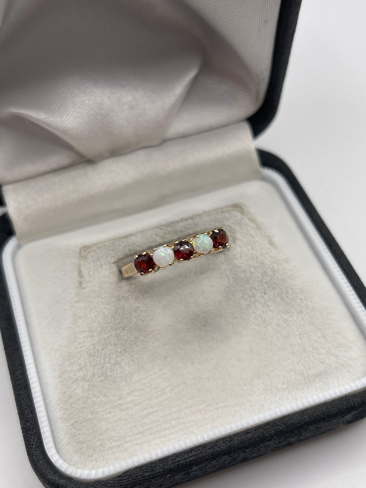 9ct gold opal and garnet ring