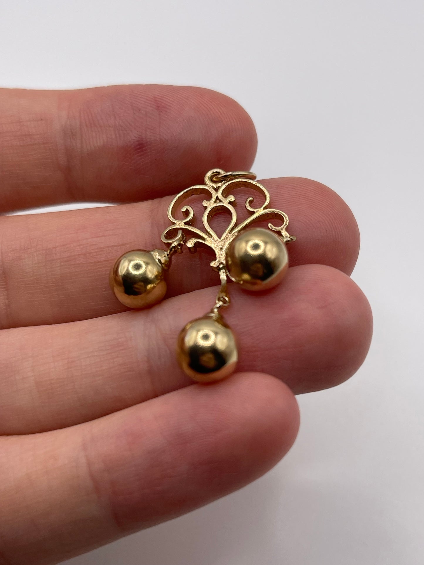 9ct gold ball pendant
