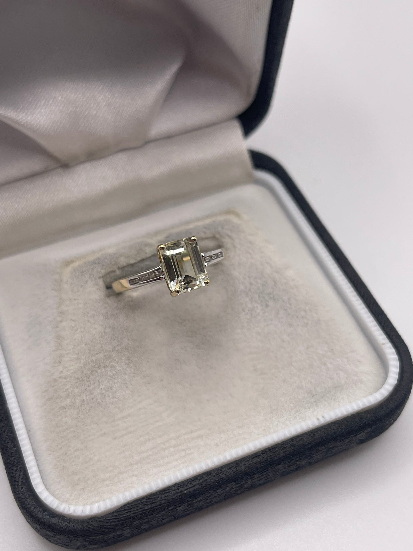 9ct gold quartz and zircon ring