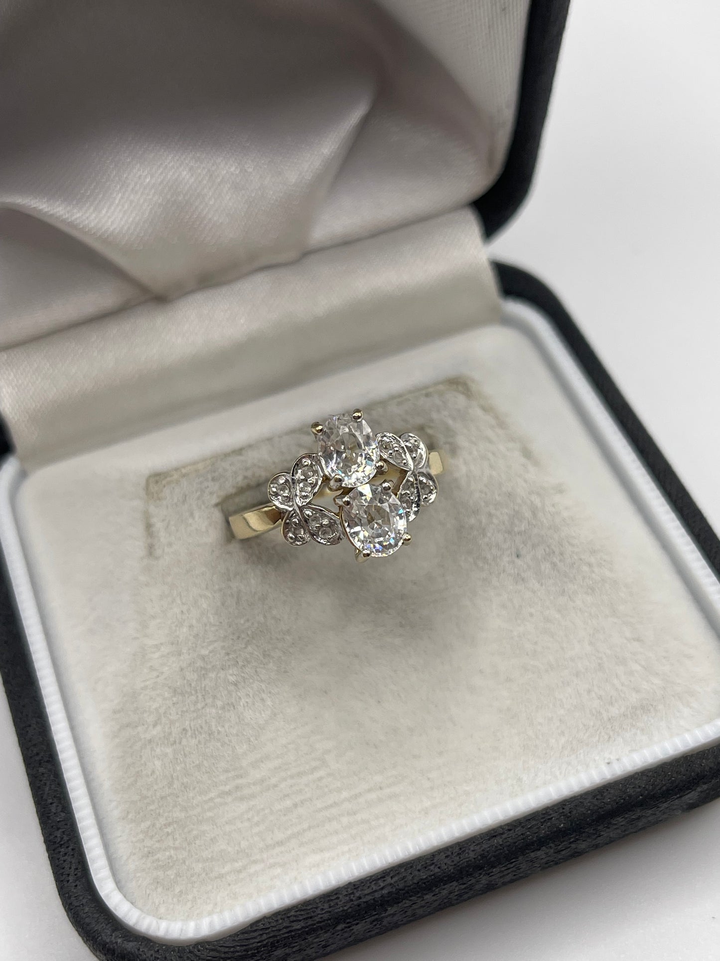 9ct gold white zircon ring