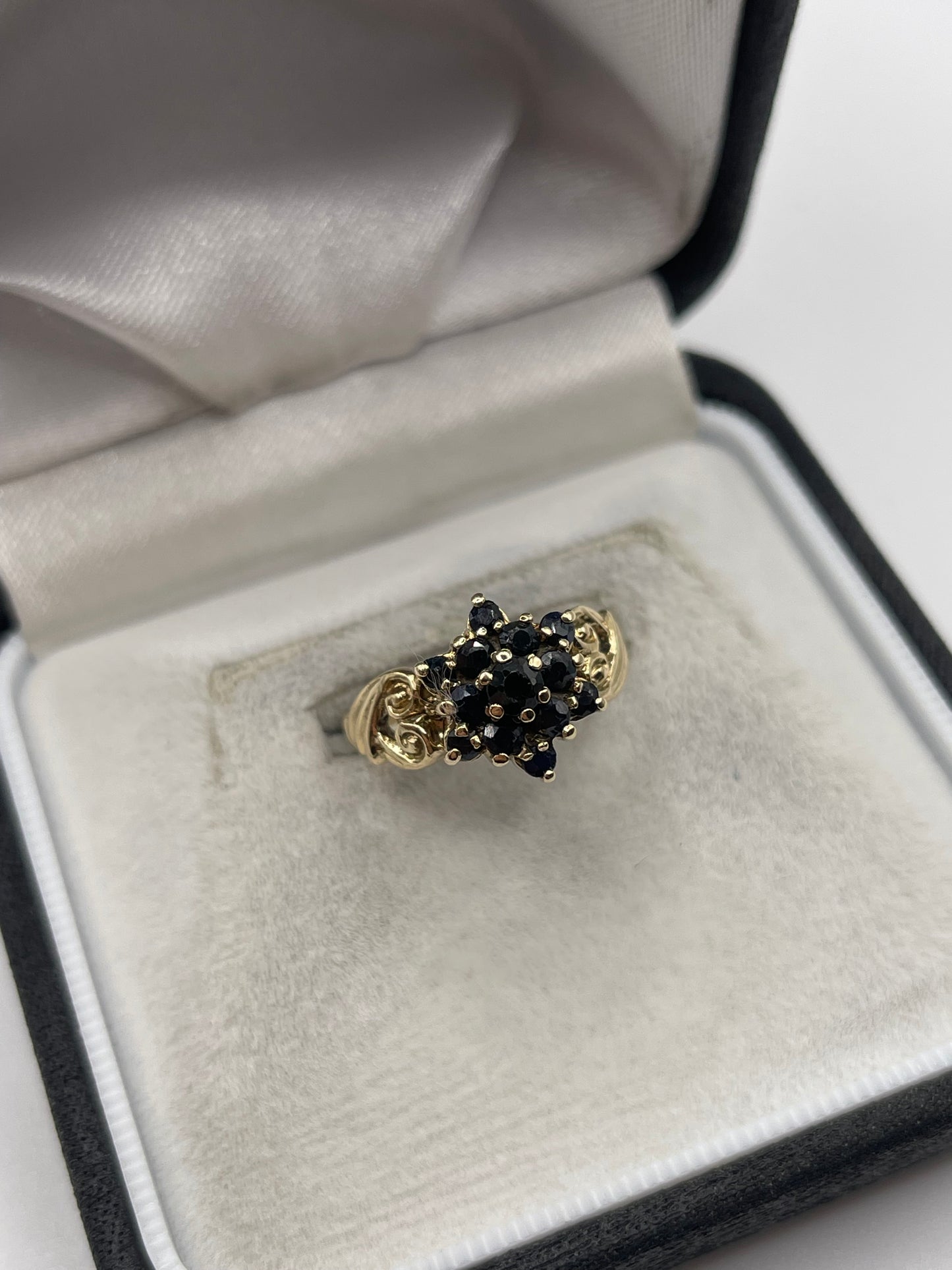 9ct gold sapphire cluster ring
