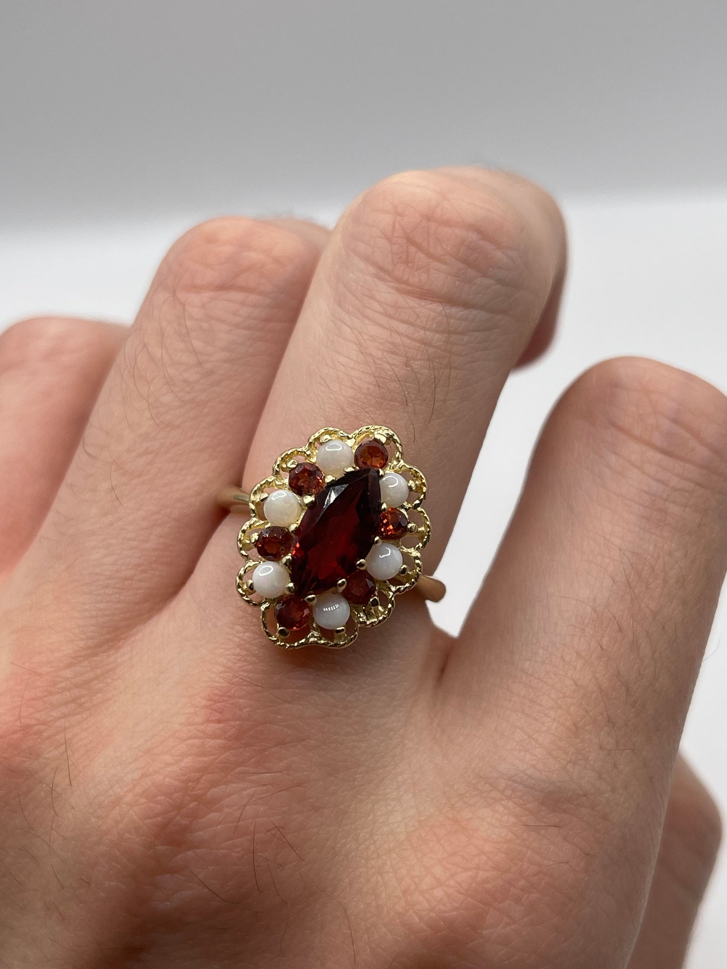 9ct gold garnet and opal ring