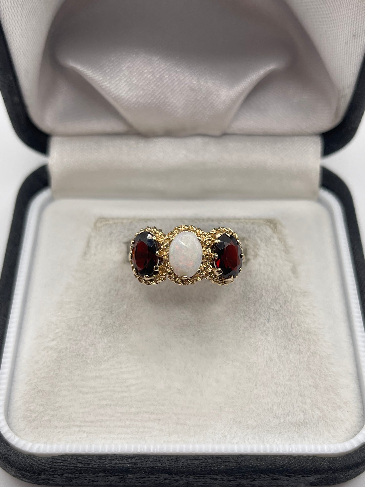 9ct gold opal and garnet ring