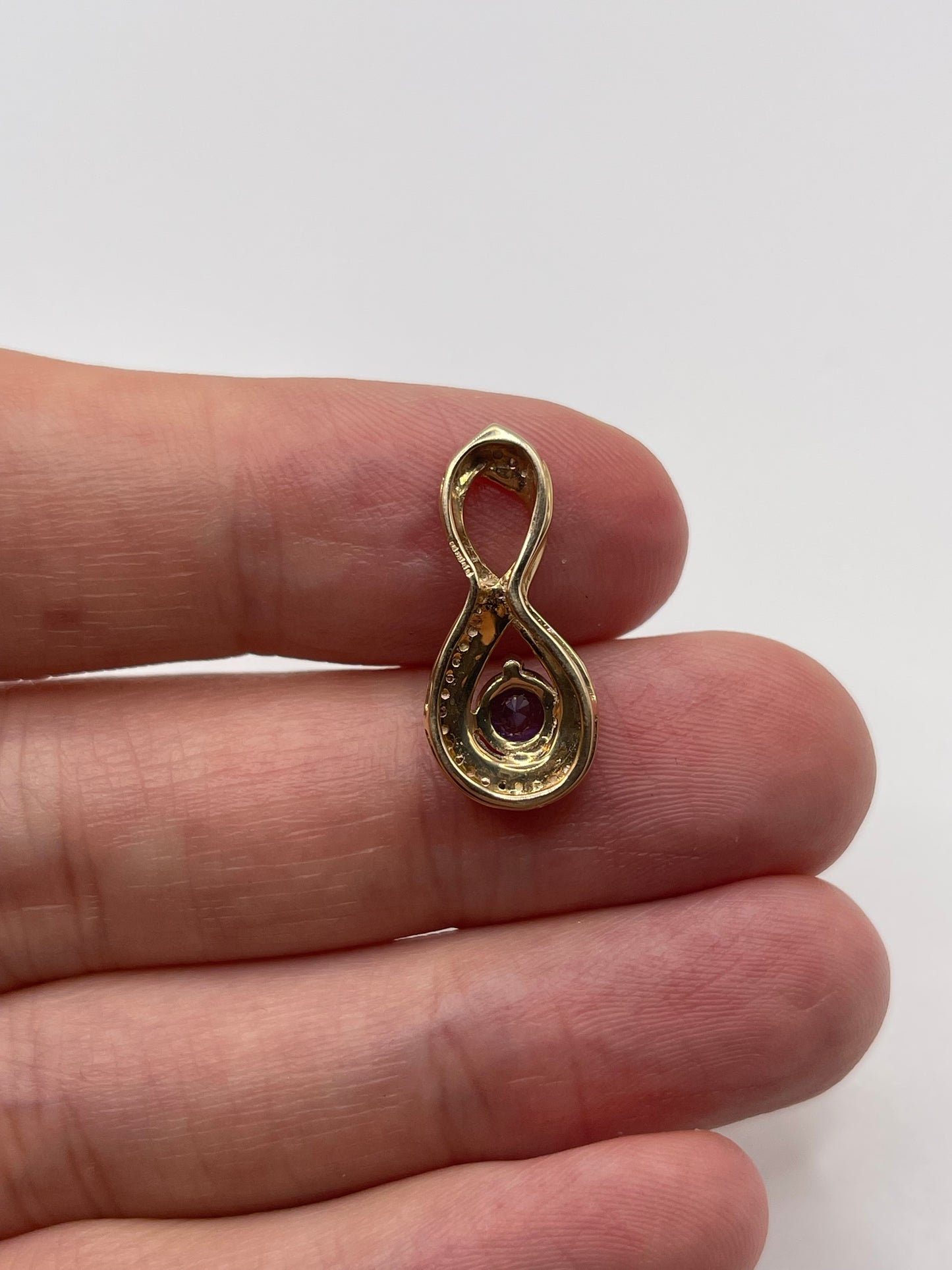 9ct gold quartz and diamond pendant