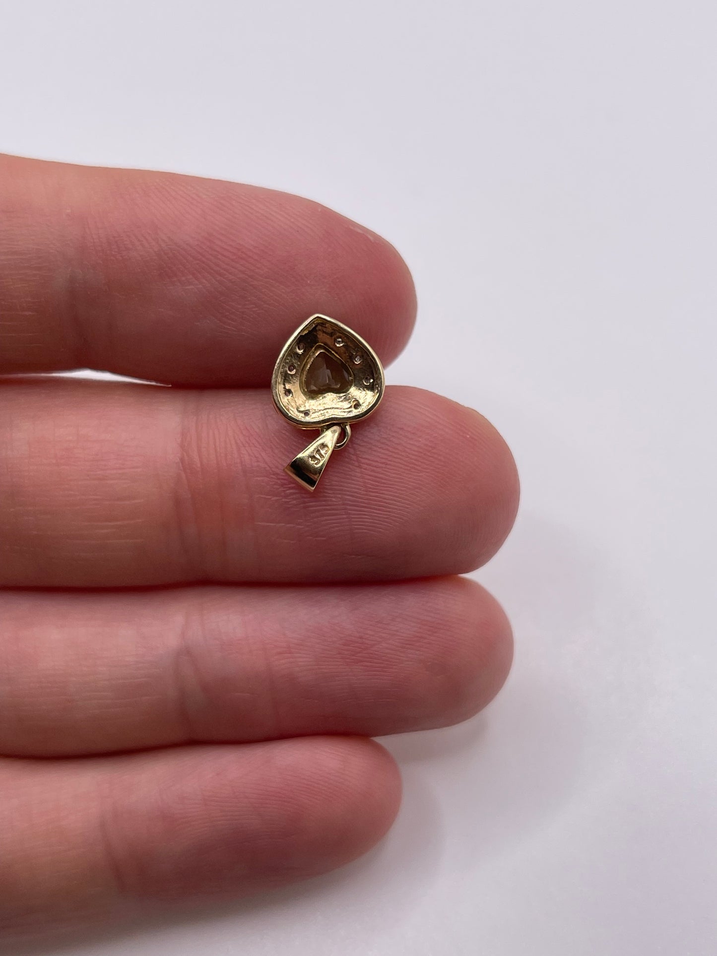 9ct gold quartz and diamond pendant