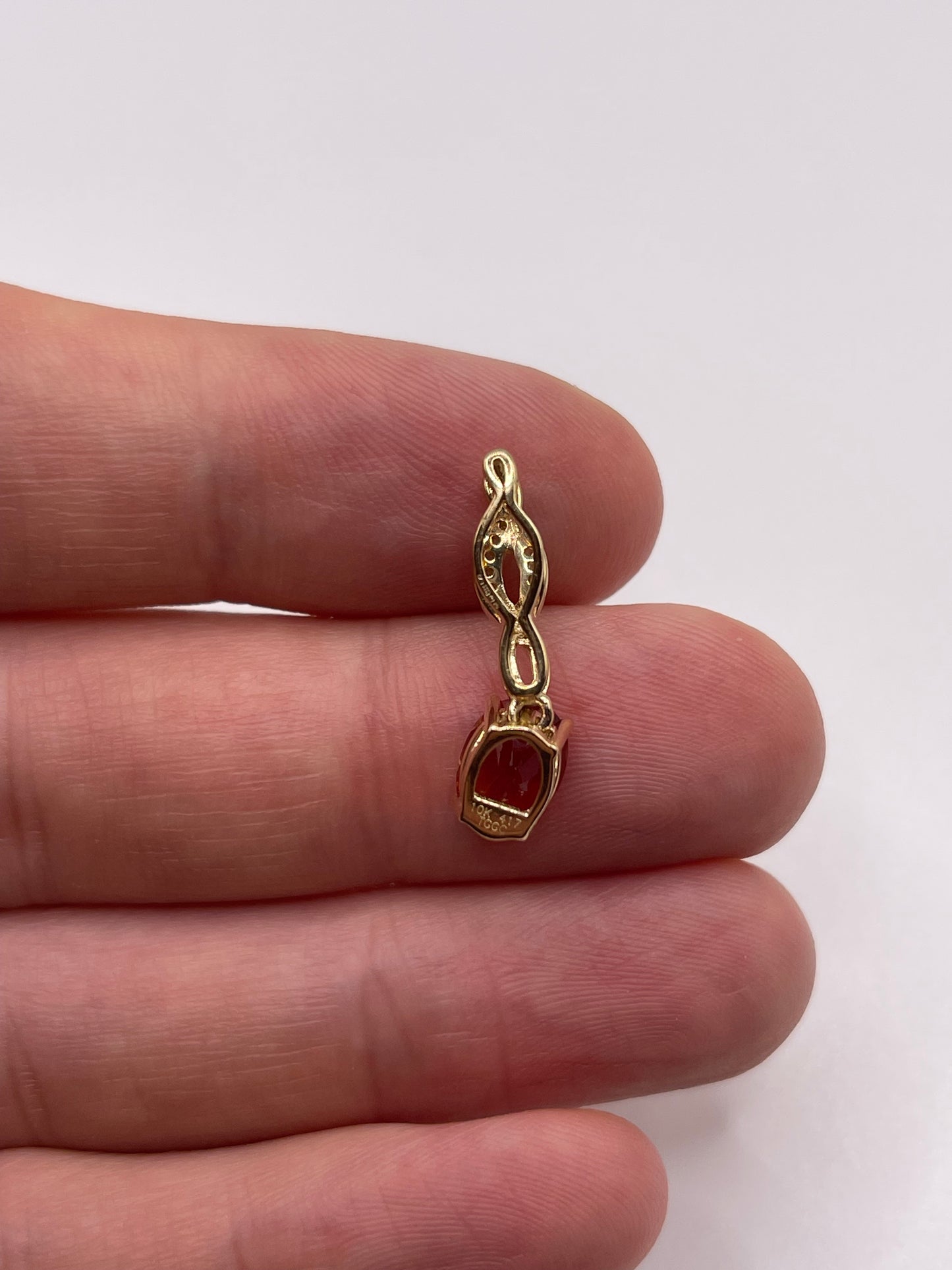9ct gold quartz and diamond pendant