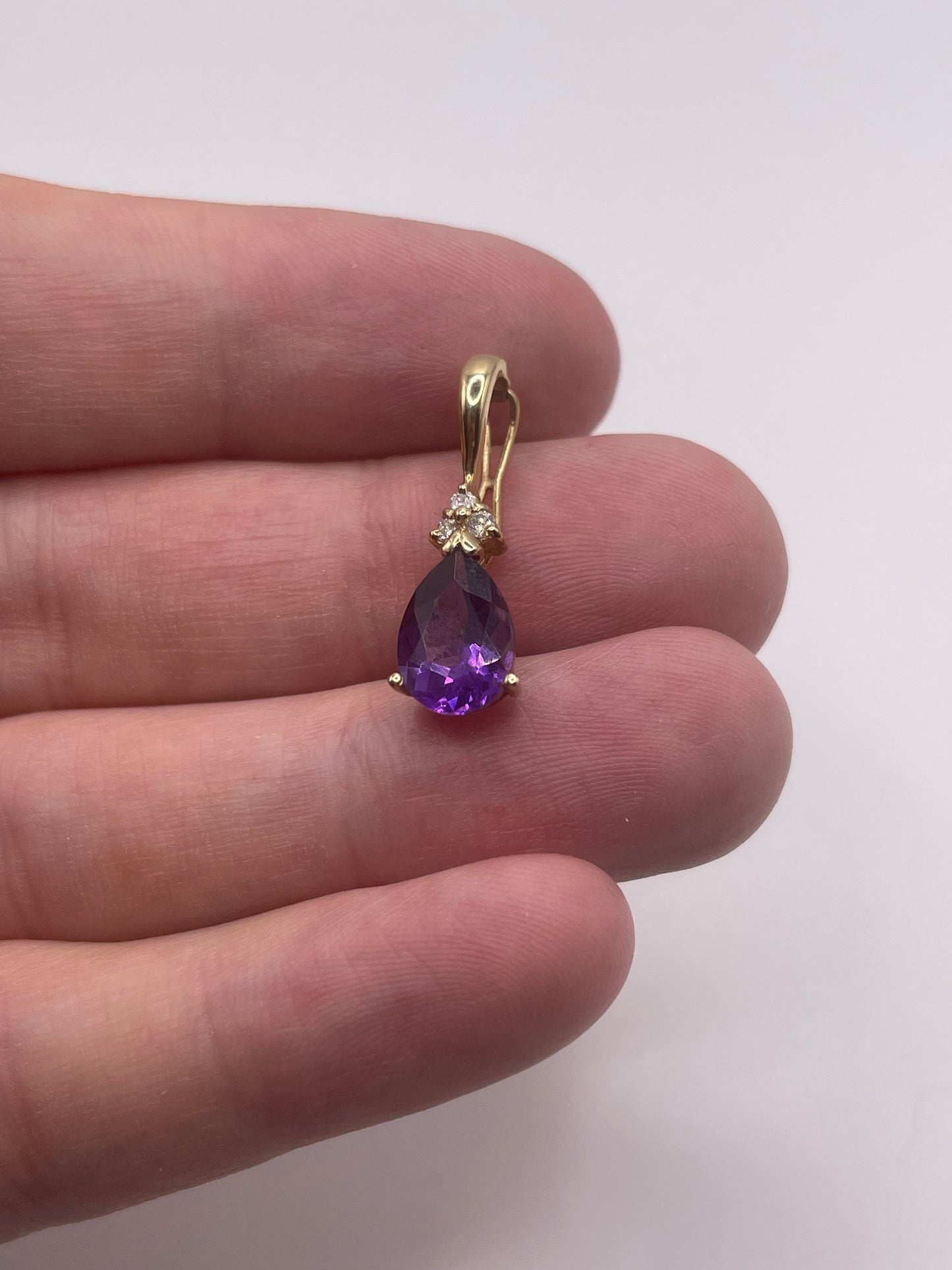 9ct gold amethyst and diamond pendant