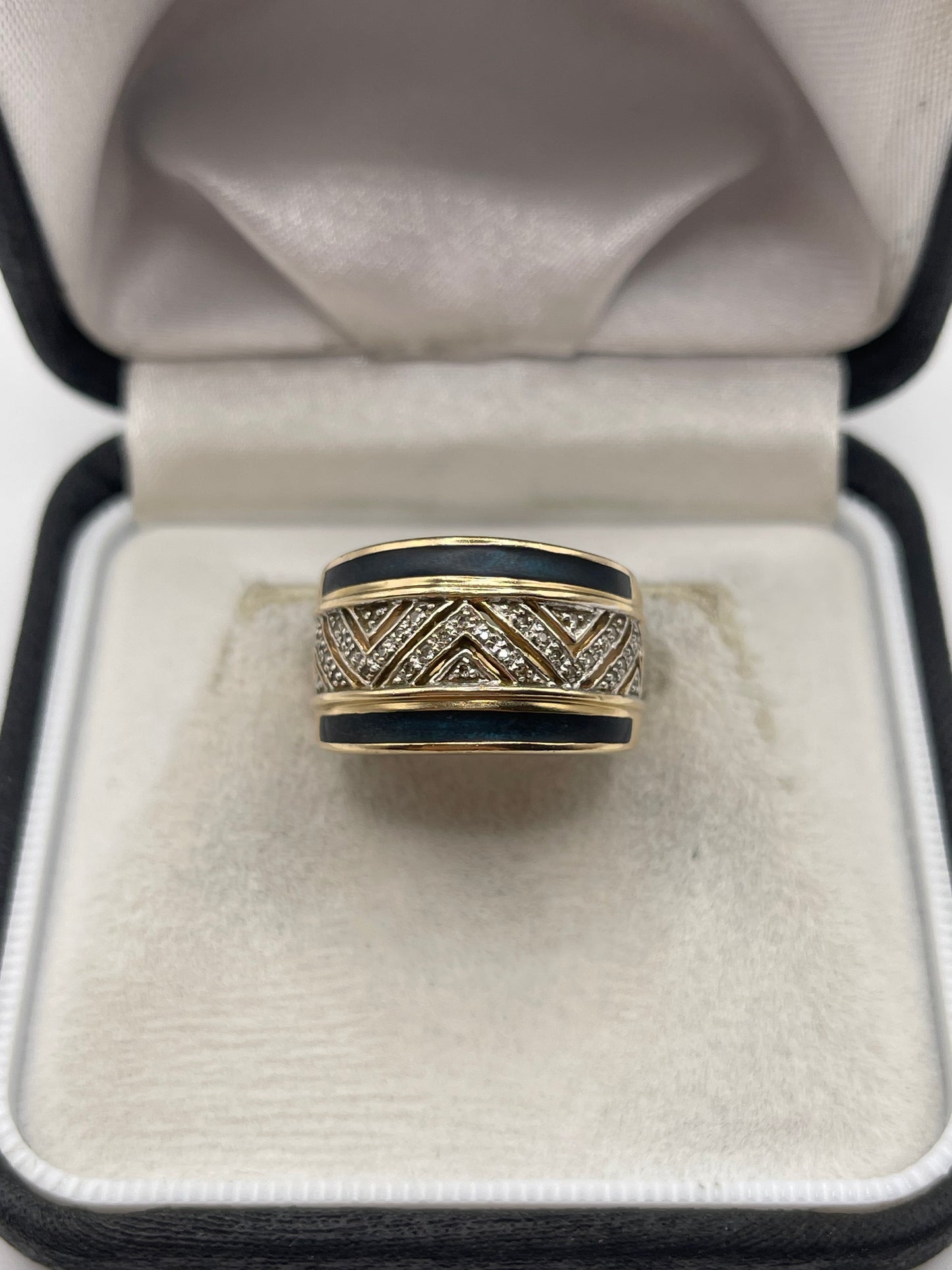 9ct gold enamel and diamond ring