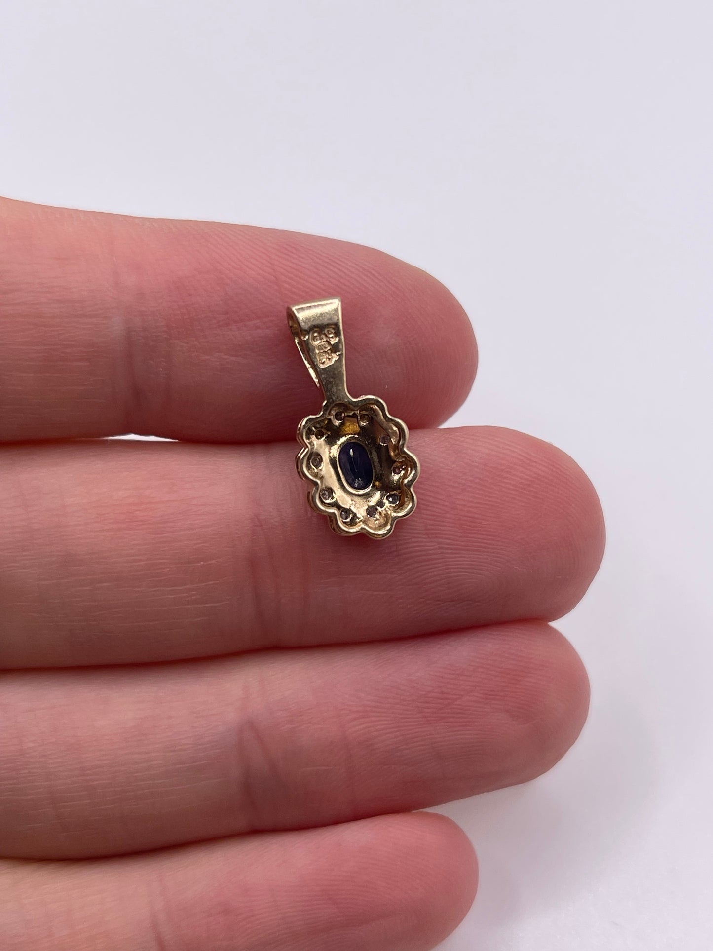 9ct gold sapphire and diamond pendant