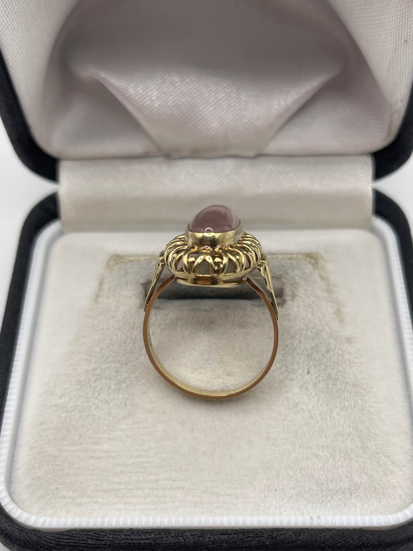 8ct gold rose quartz ring