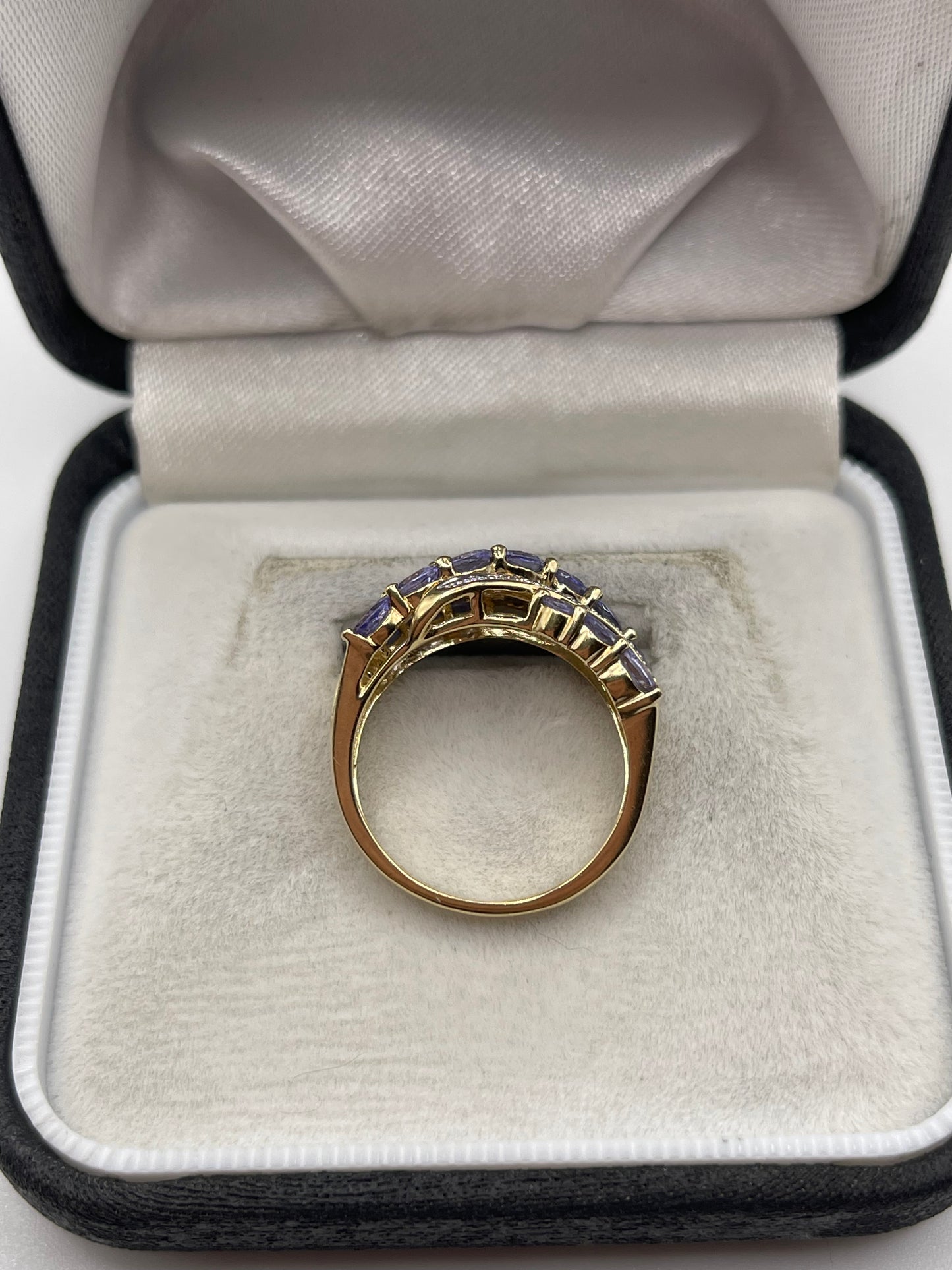 9ct gold tanzanite and diamond ring