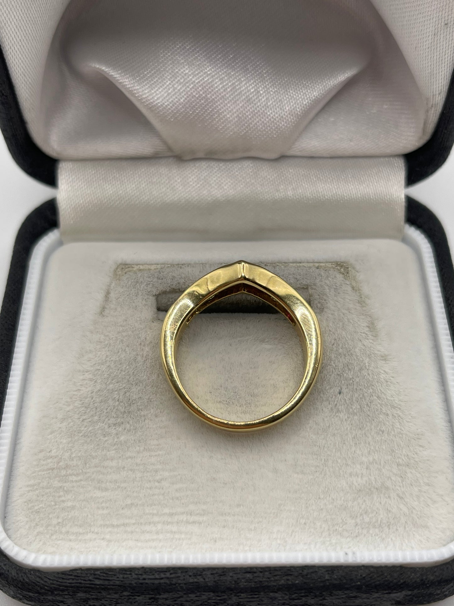 18ct gold ruby and diamond ring