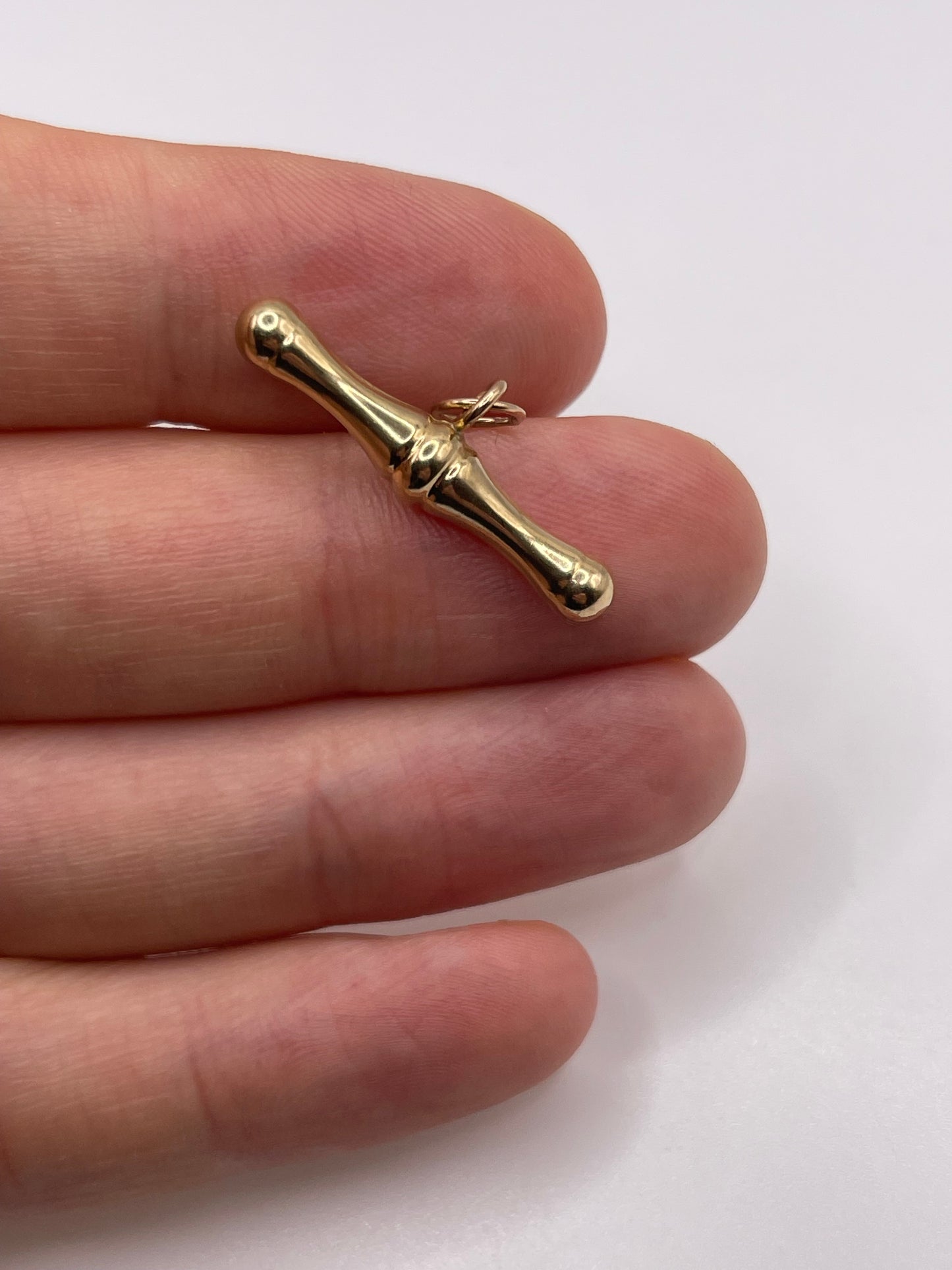 9ct gold t bar pendant