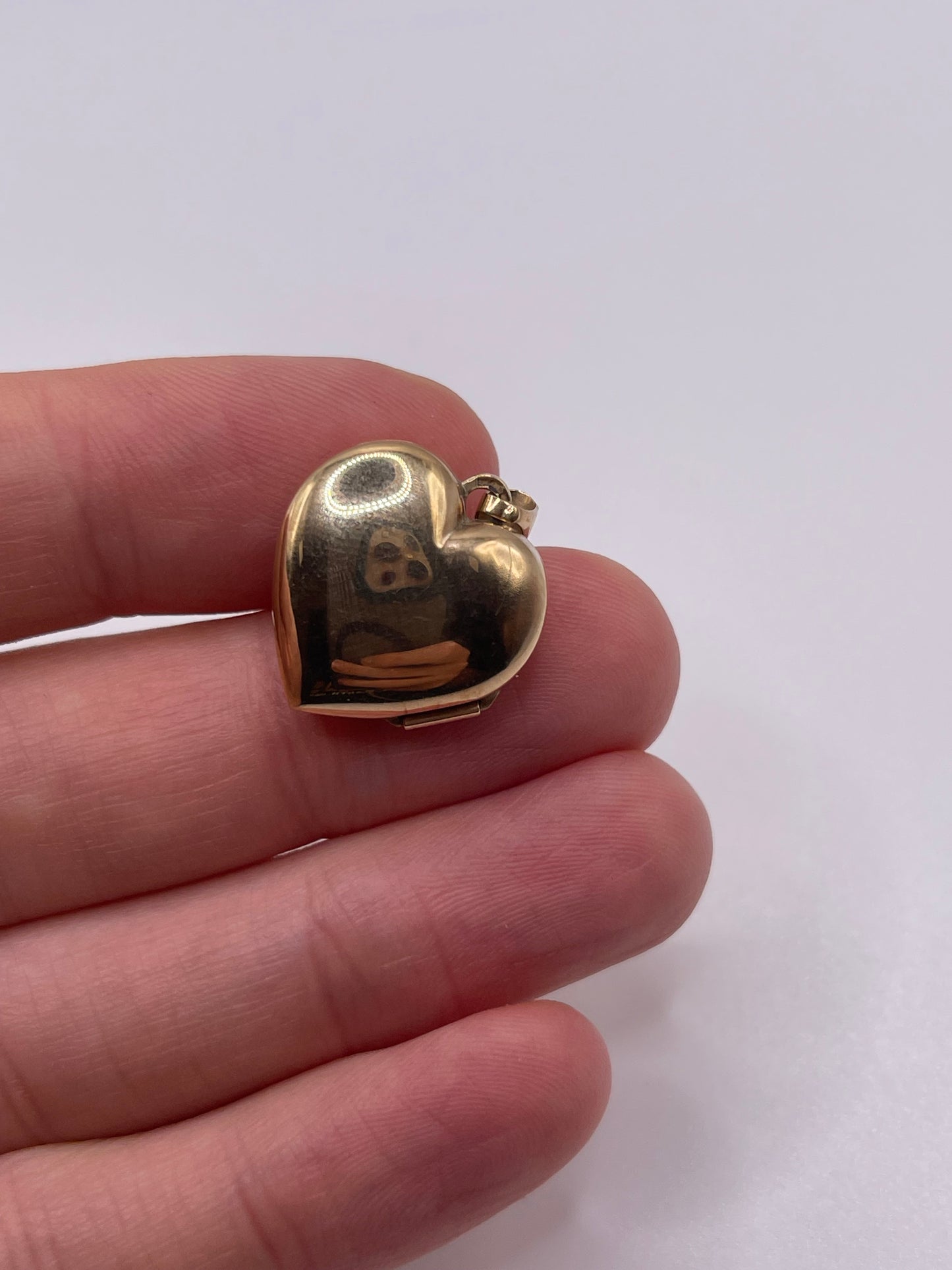 9ct gold diamond heart locket