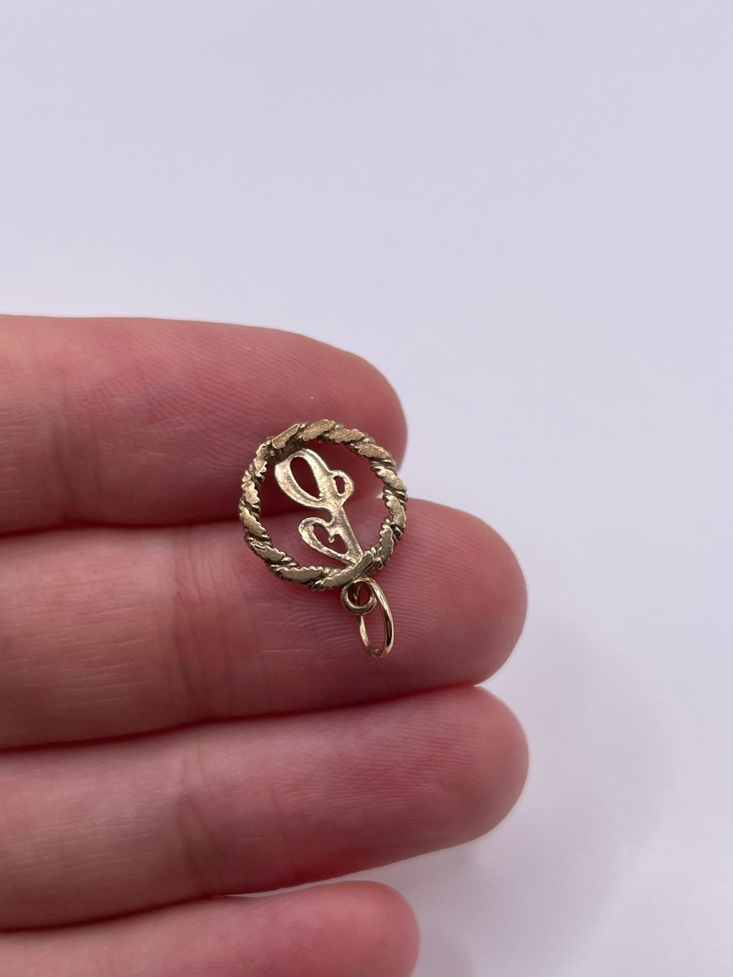 9ct gold initial pendant
