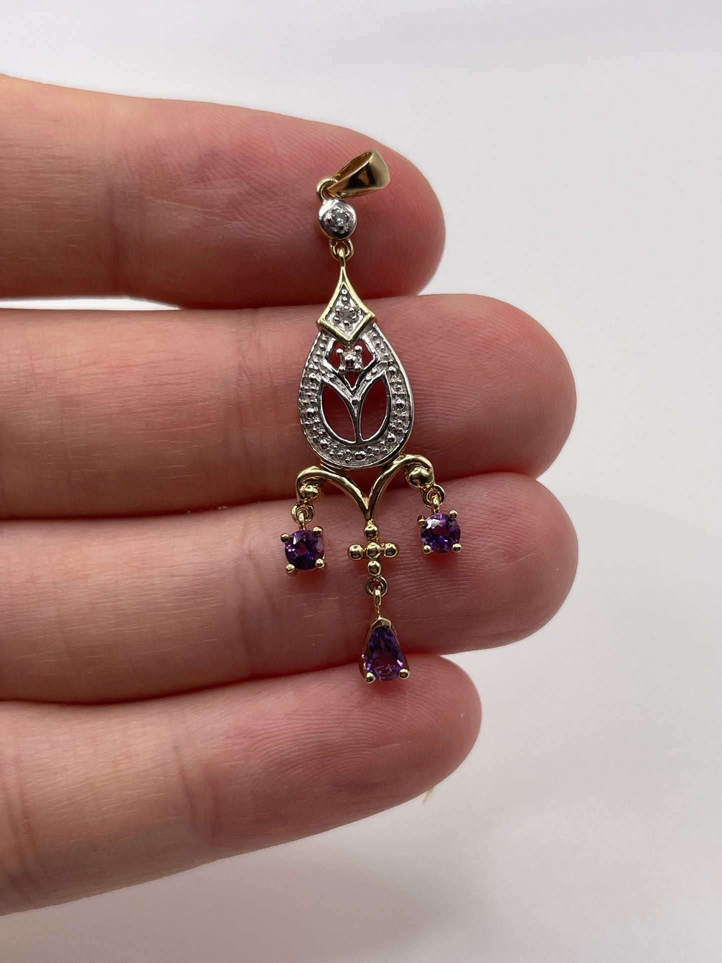 9ct gold amethyst and diamond pendant