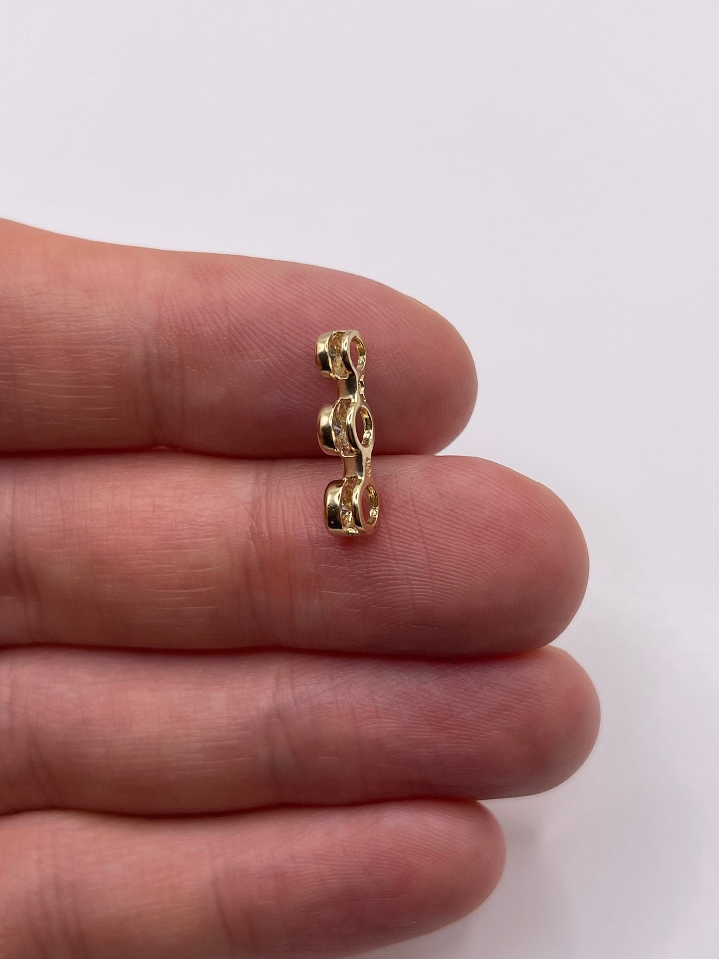 9ct gold diamond pendant