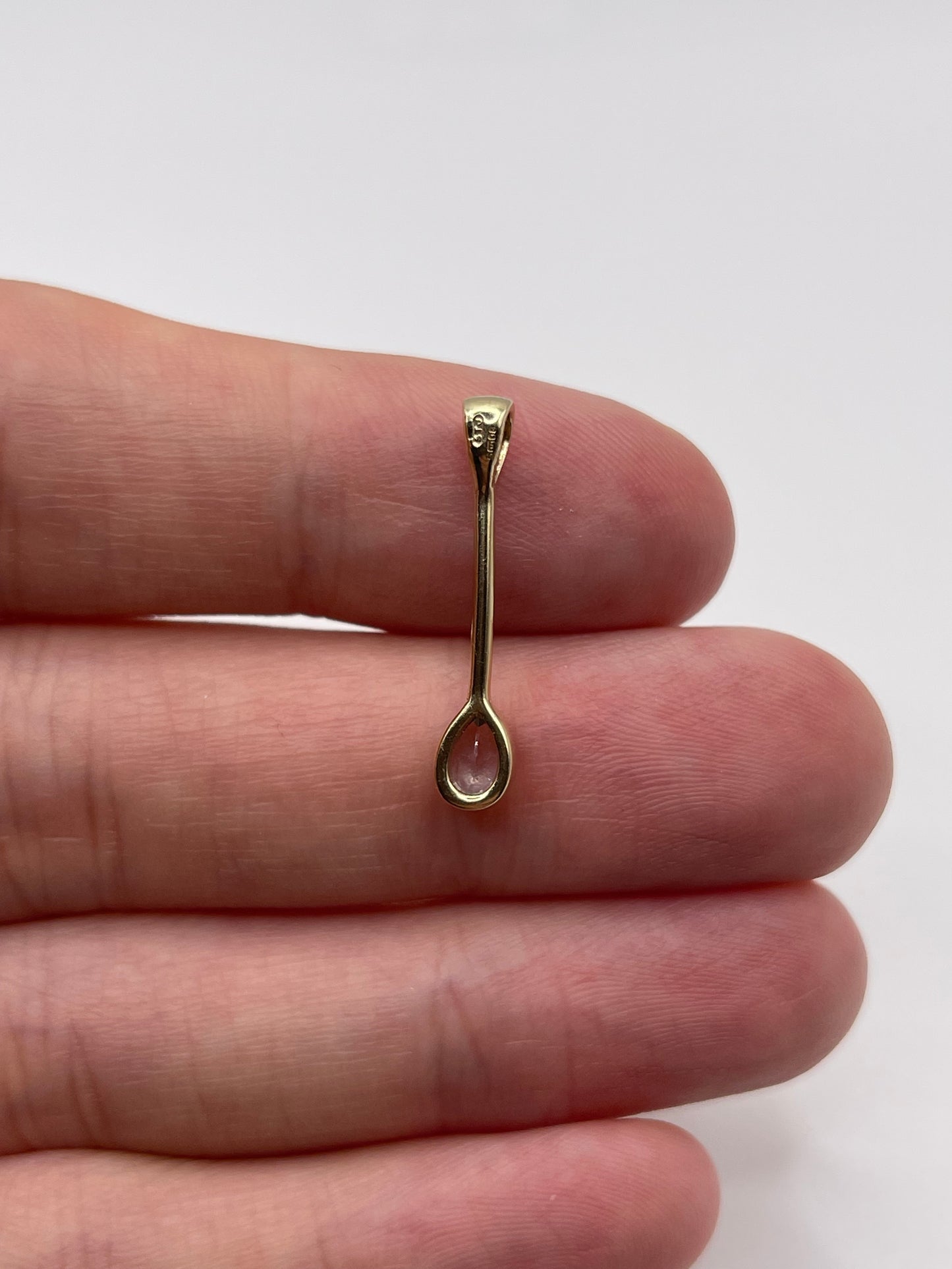 9ct gold topaz pendant