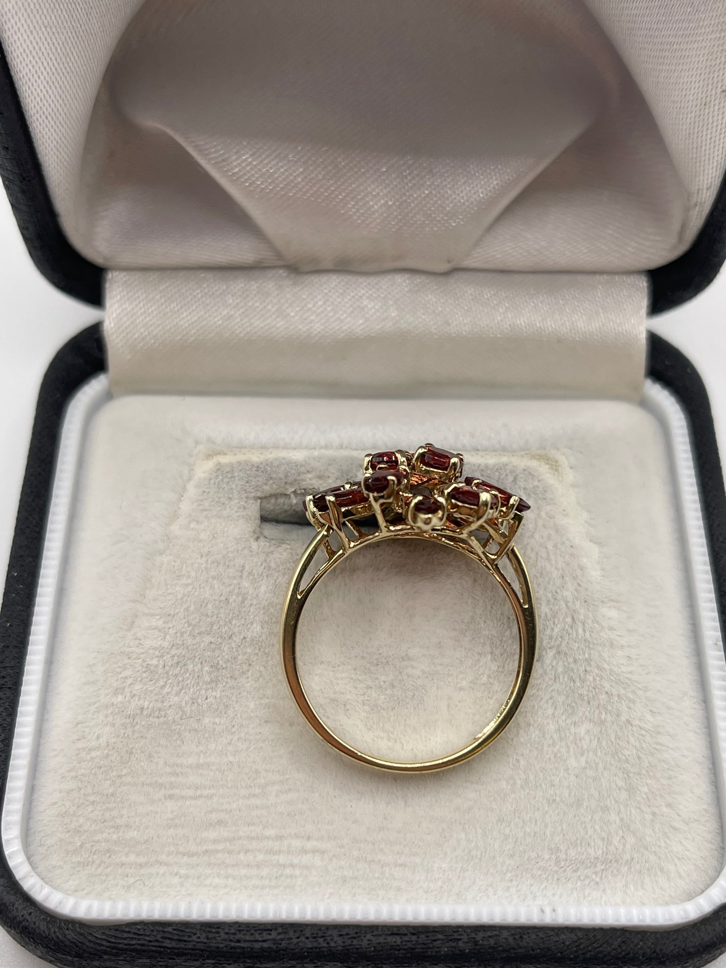 9ct gold garnet cluster ring