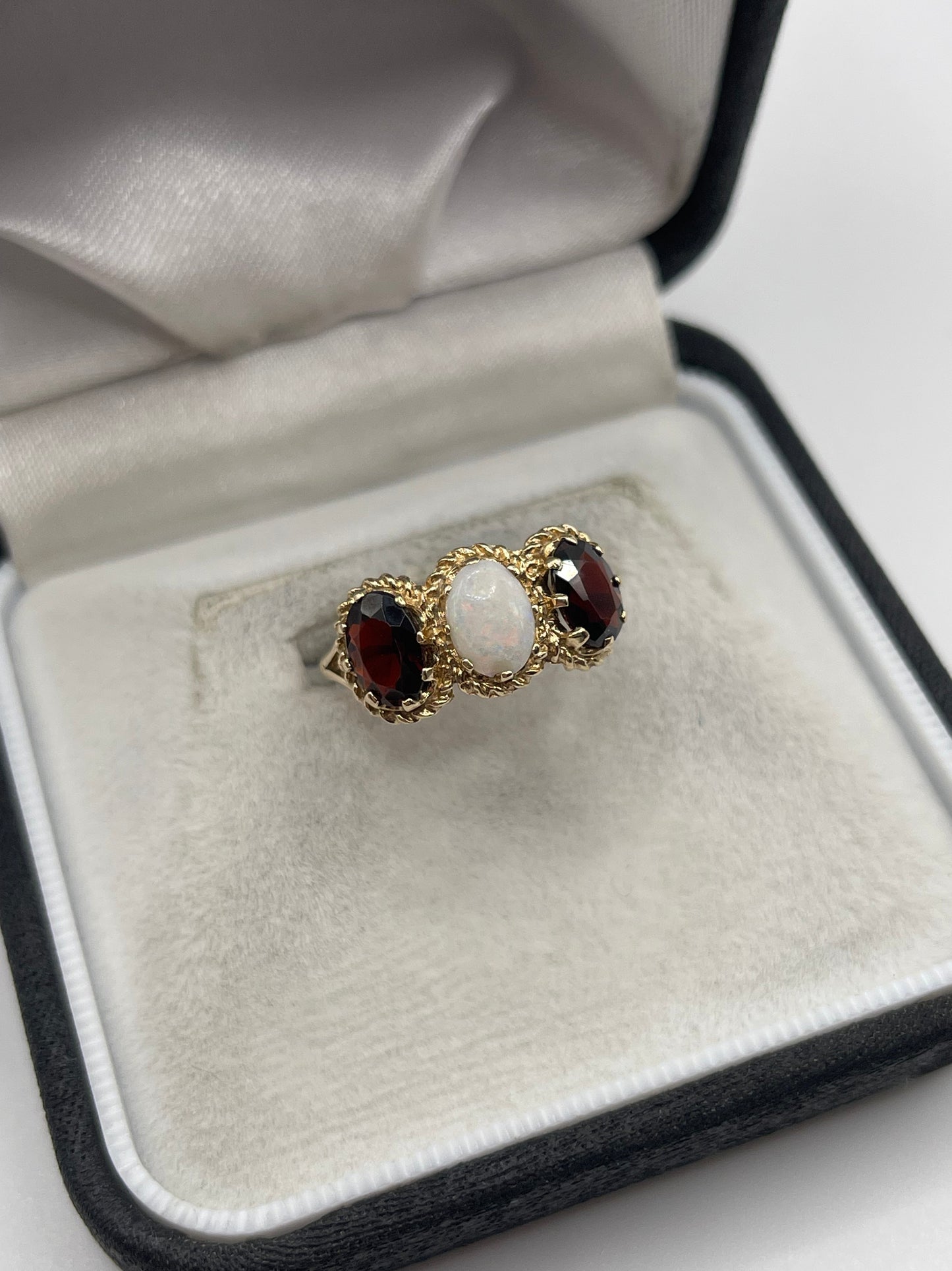 9ct gold opal and garnet ring