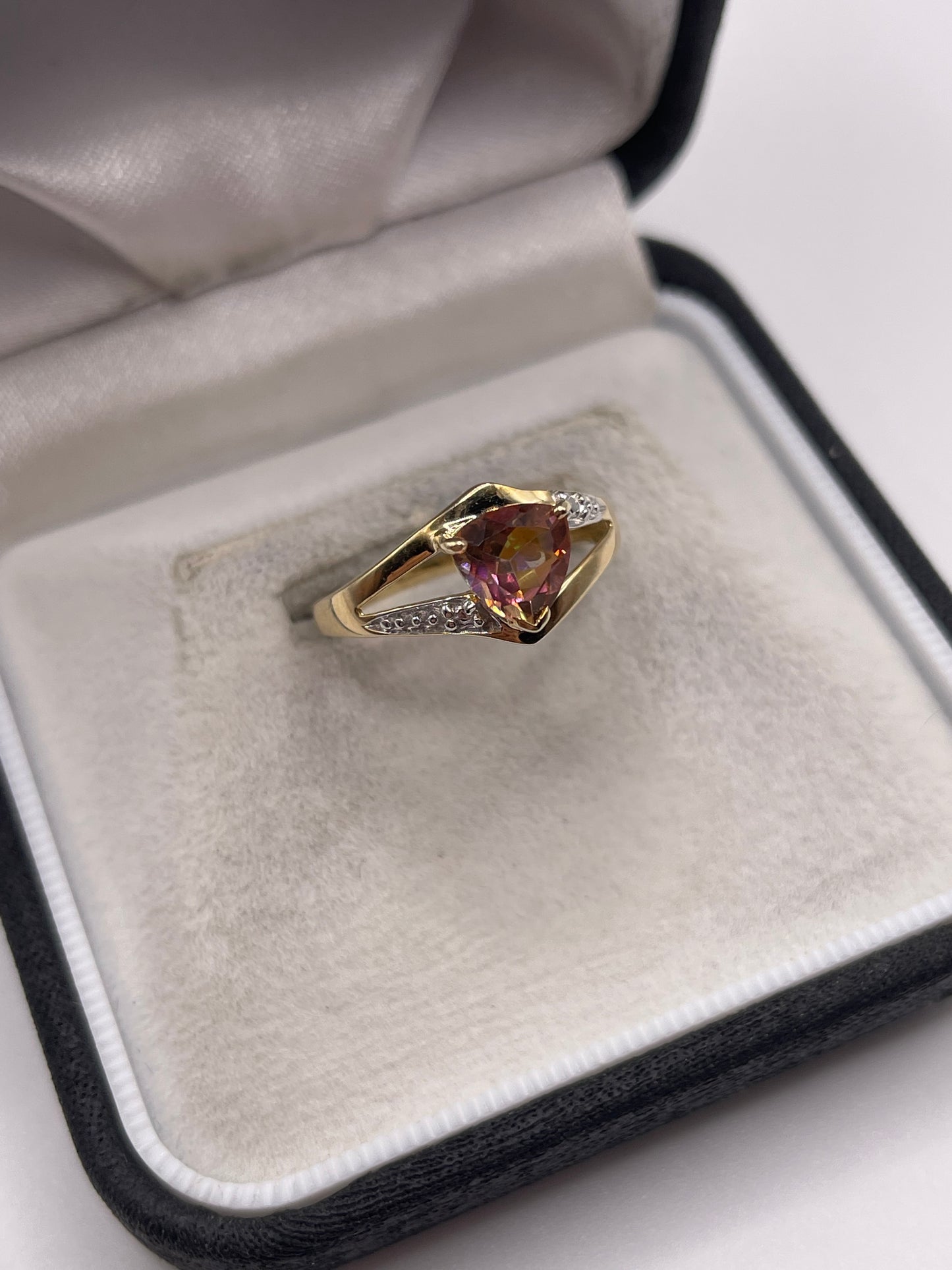 9ct gold topaz ring