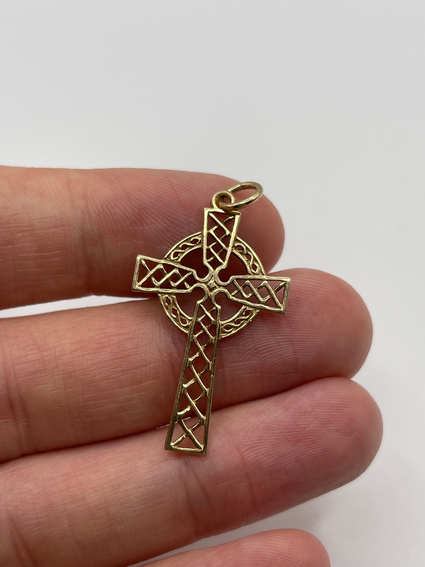 9ct gold Celtic cross pendant