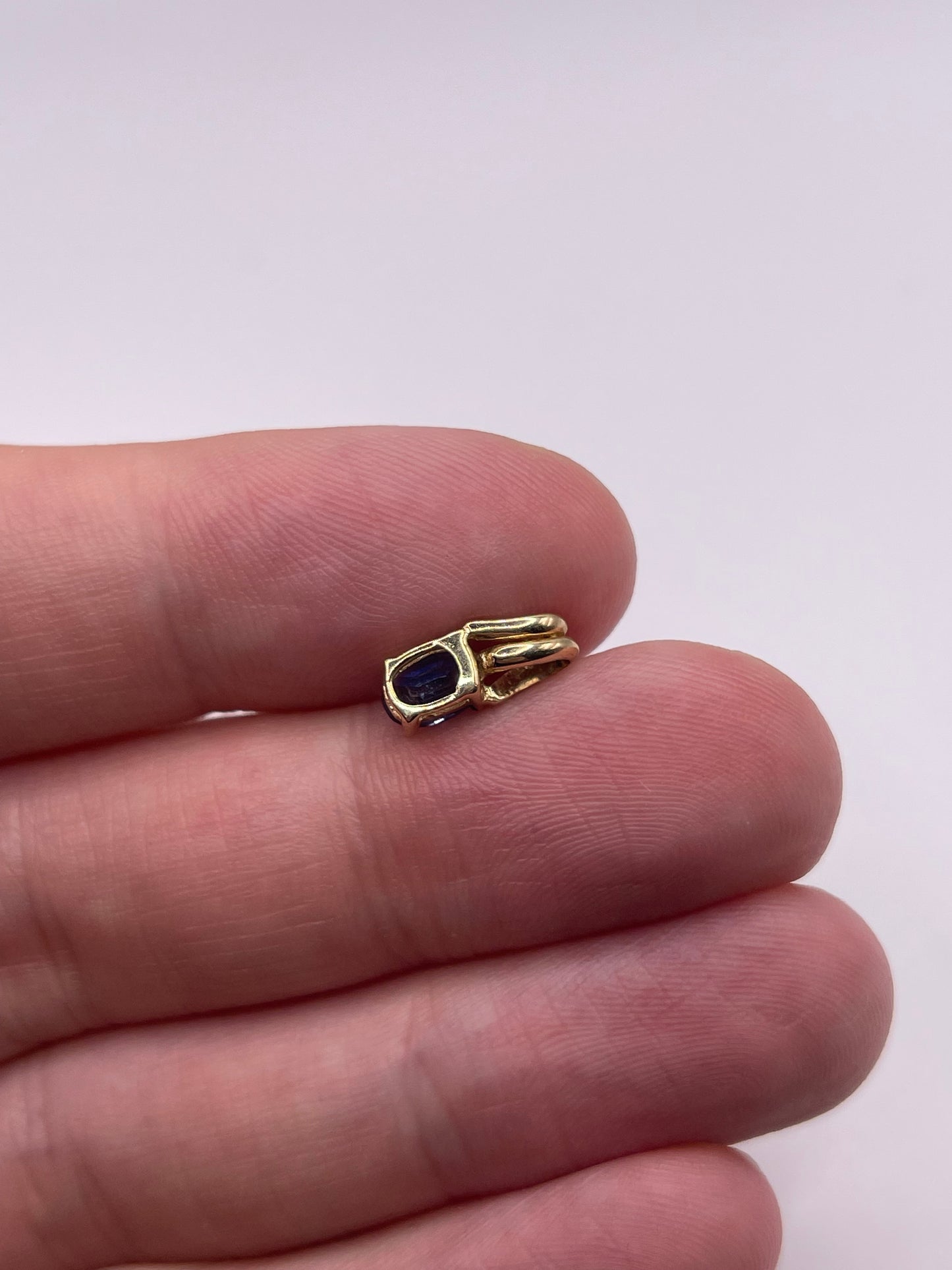 9ct gold kyanite pendant