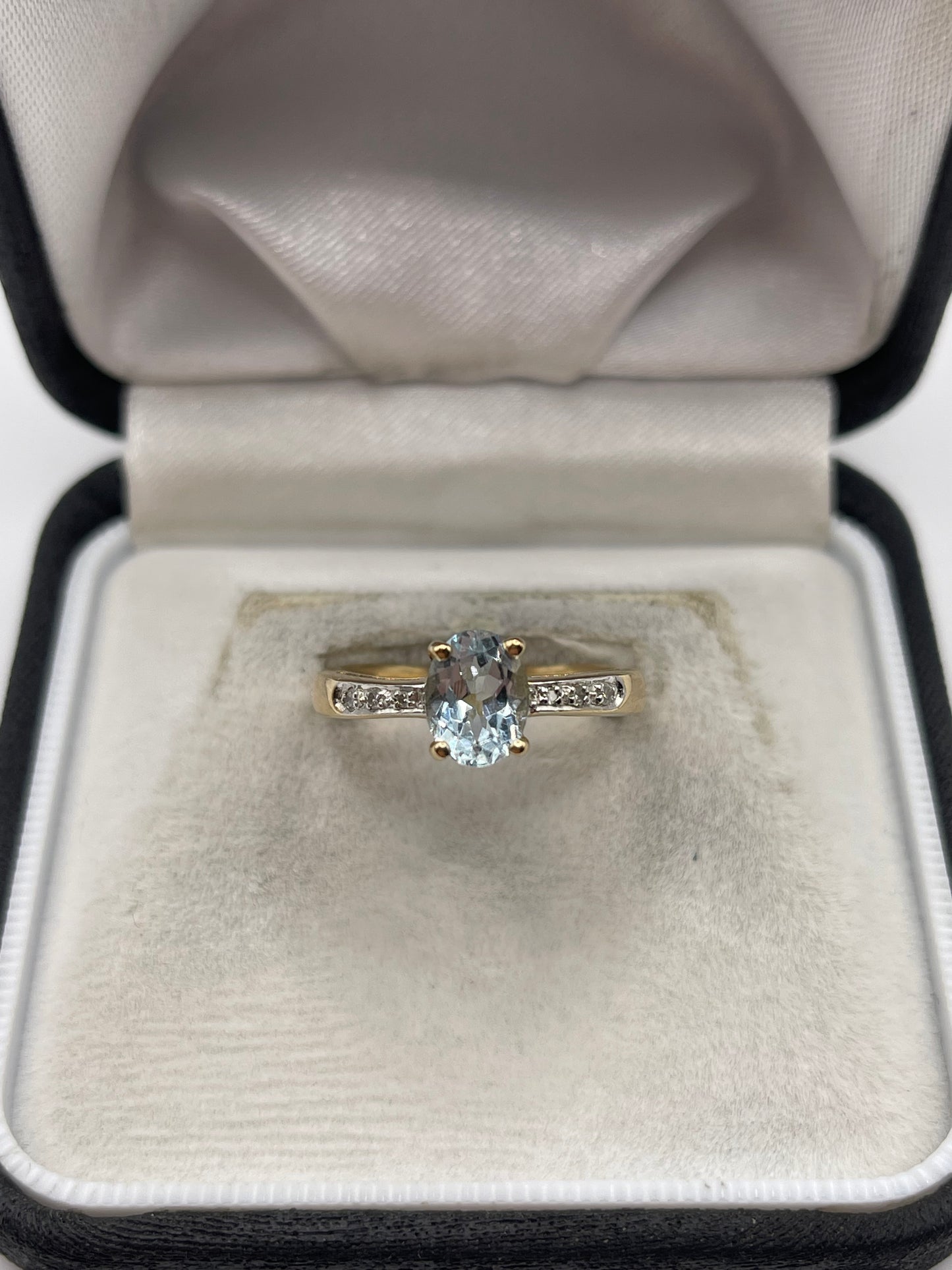 9ct gold aquamarine and diamond ring