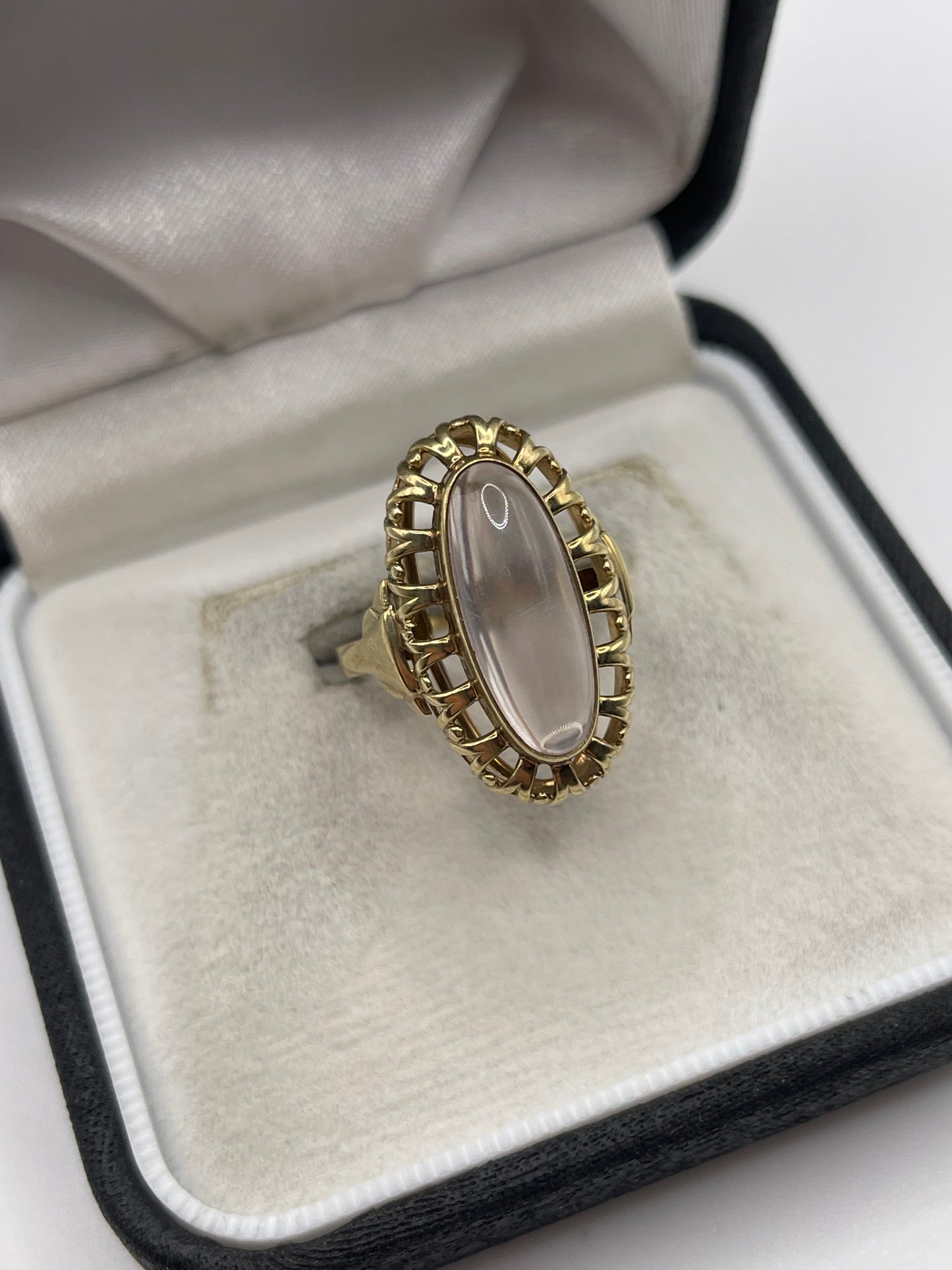 8ct gold rose quartz ring