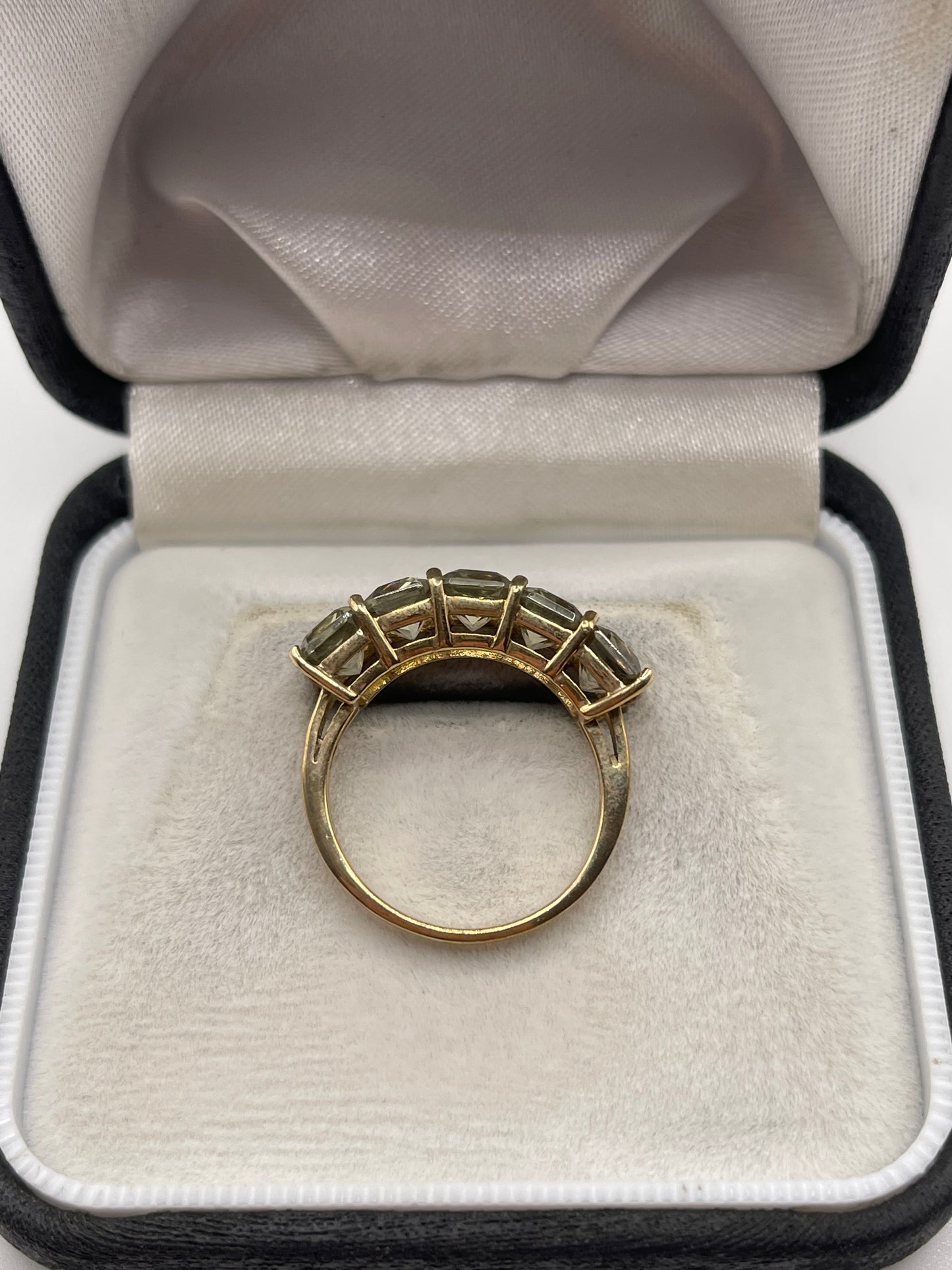 9ct gold quartz ring