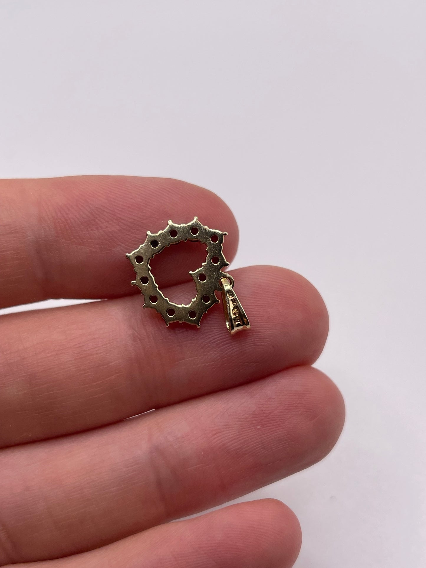9ct gold garnet heart pendant