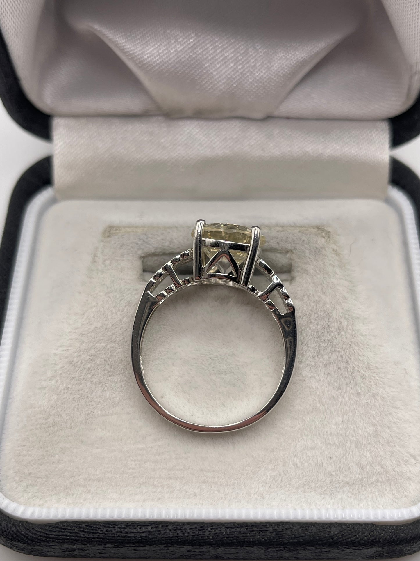Silver quartz ring