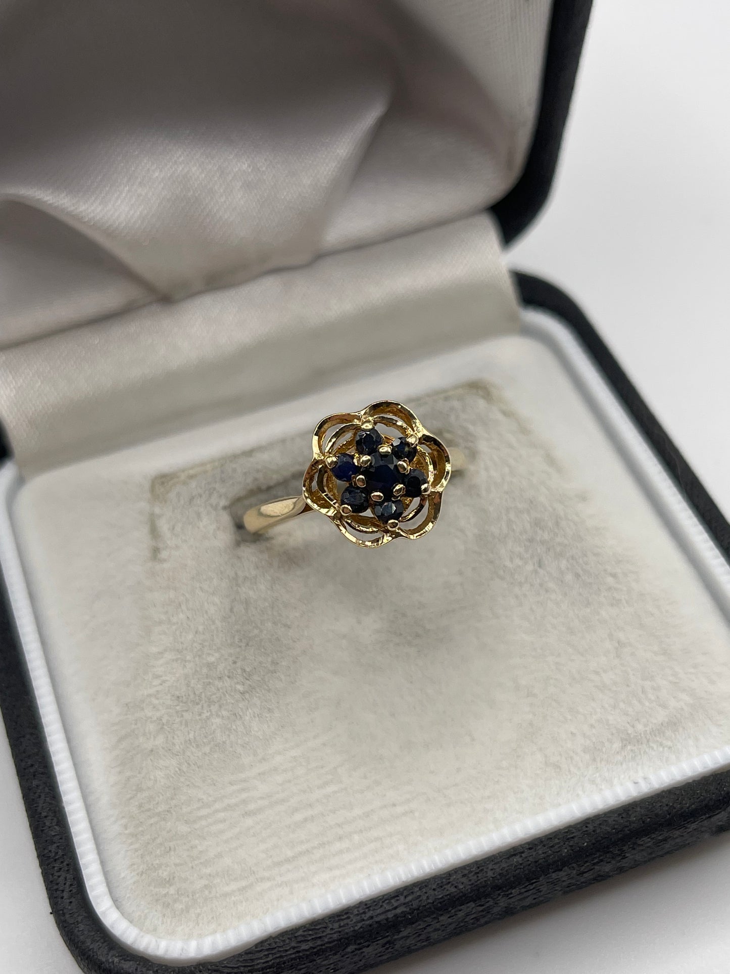 9ct gold sapphire cluster ring