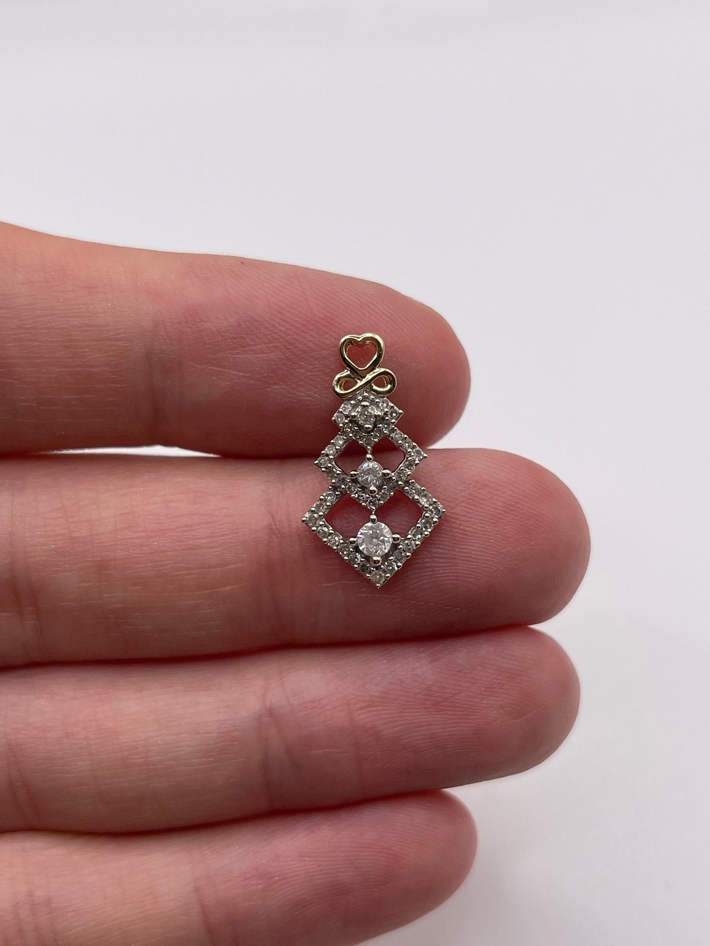 9ct gold diamond cluster pendant
